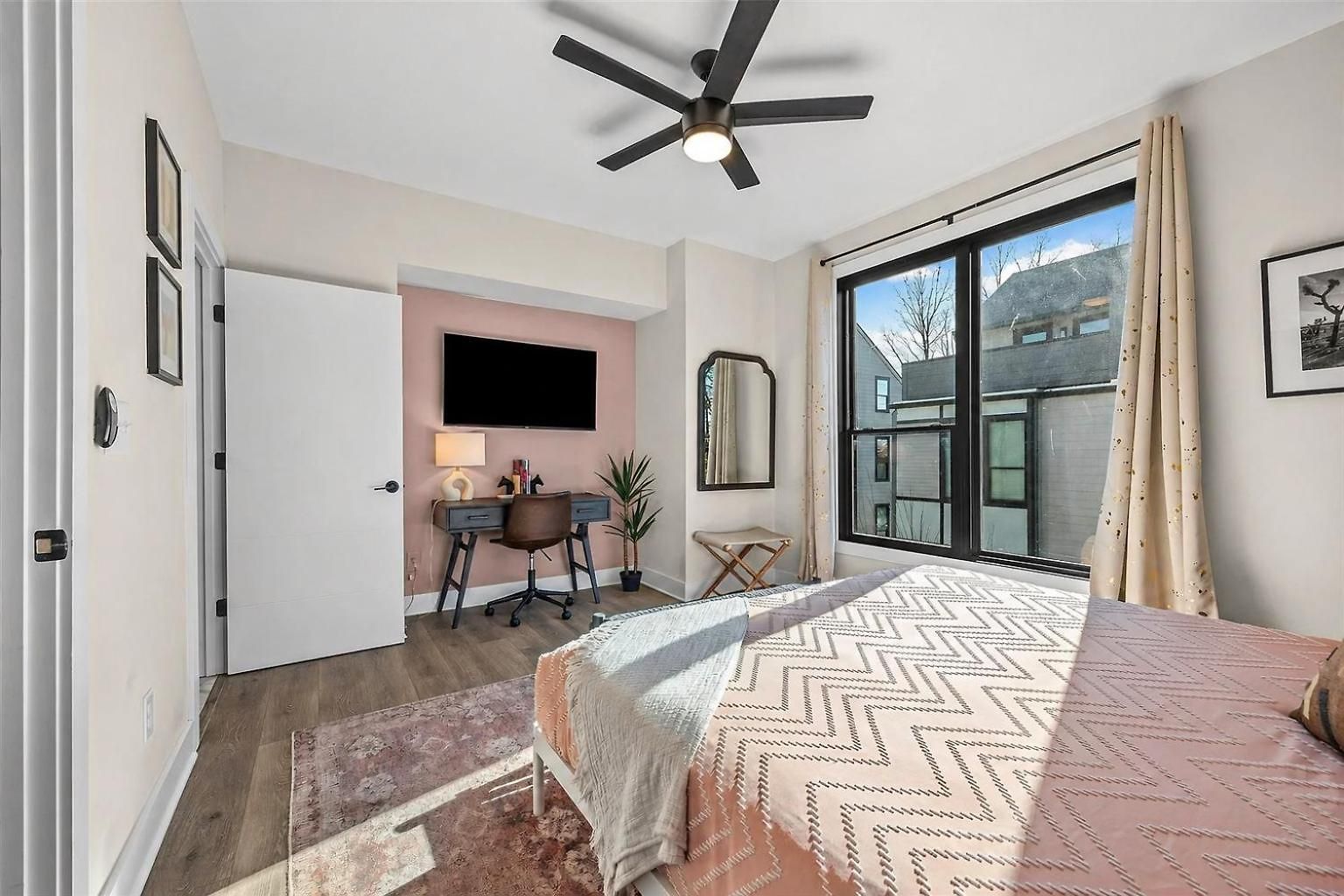 Holiday home Rooftop King Beds Near Light Rail & Loso *
