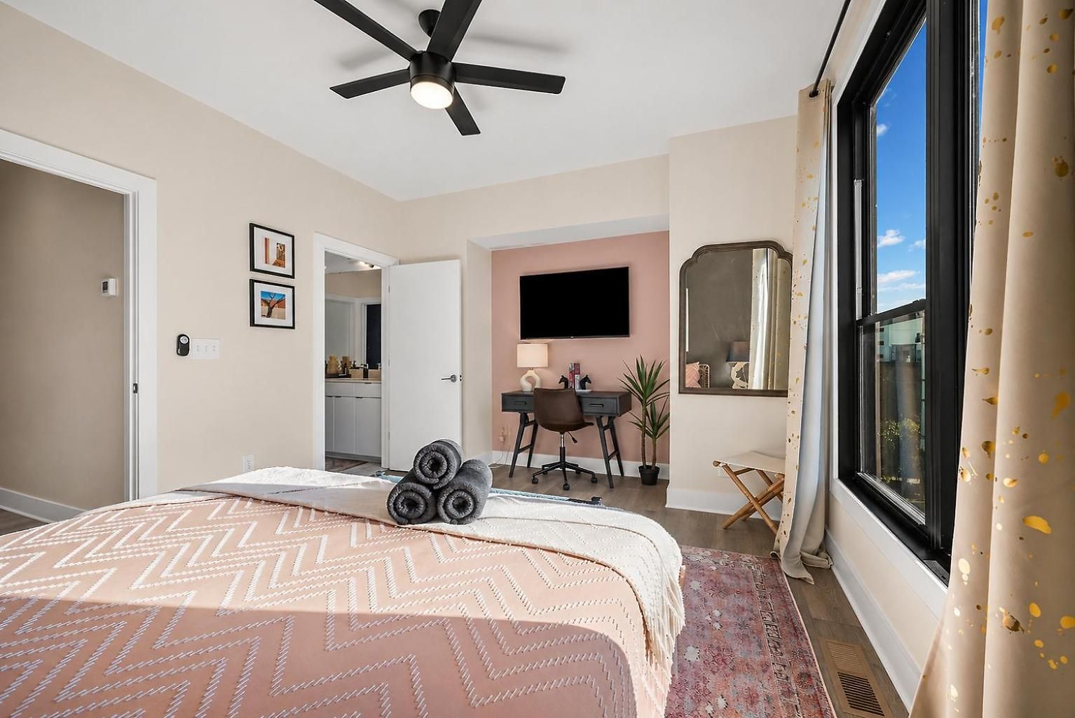 Rooftop King Beds Near Light Rail & Loso Holiday home