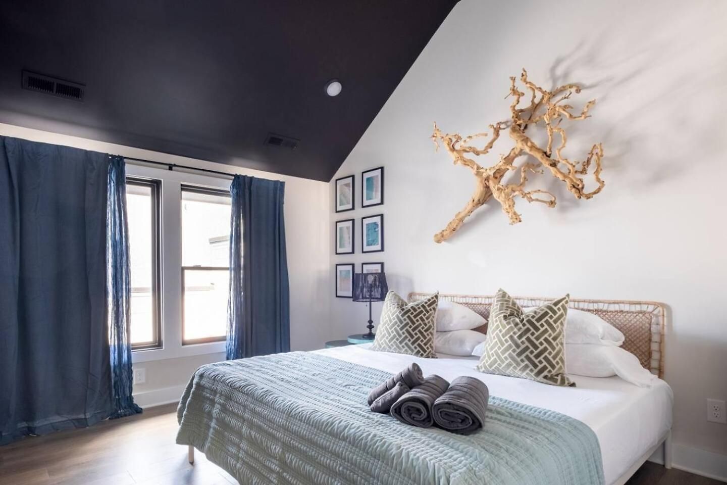 Rooftop King Beds Near Light Rail & Loso *