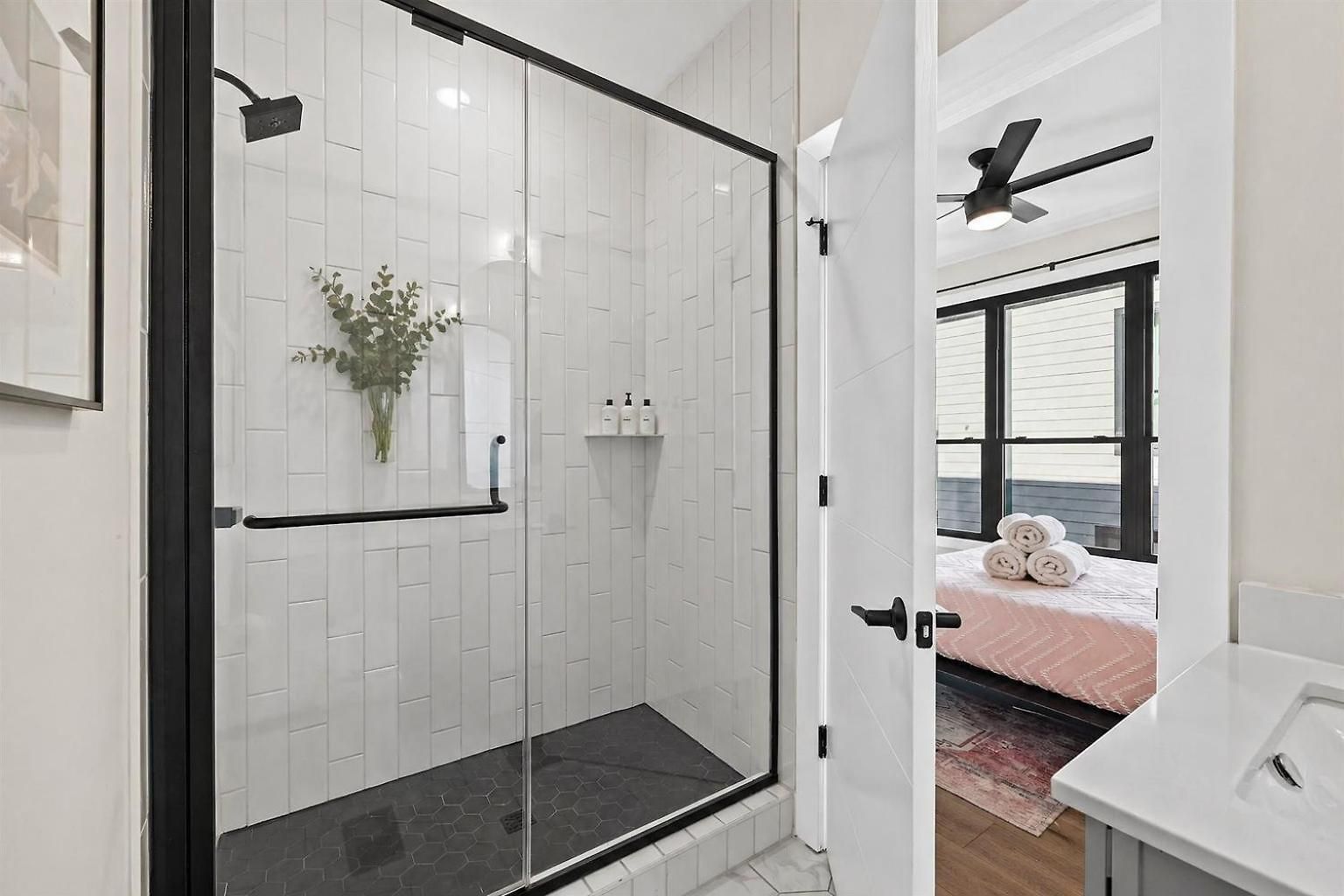 Holiday home Rooftop King Beds Near Light Rail & Loso *