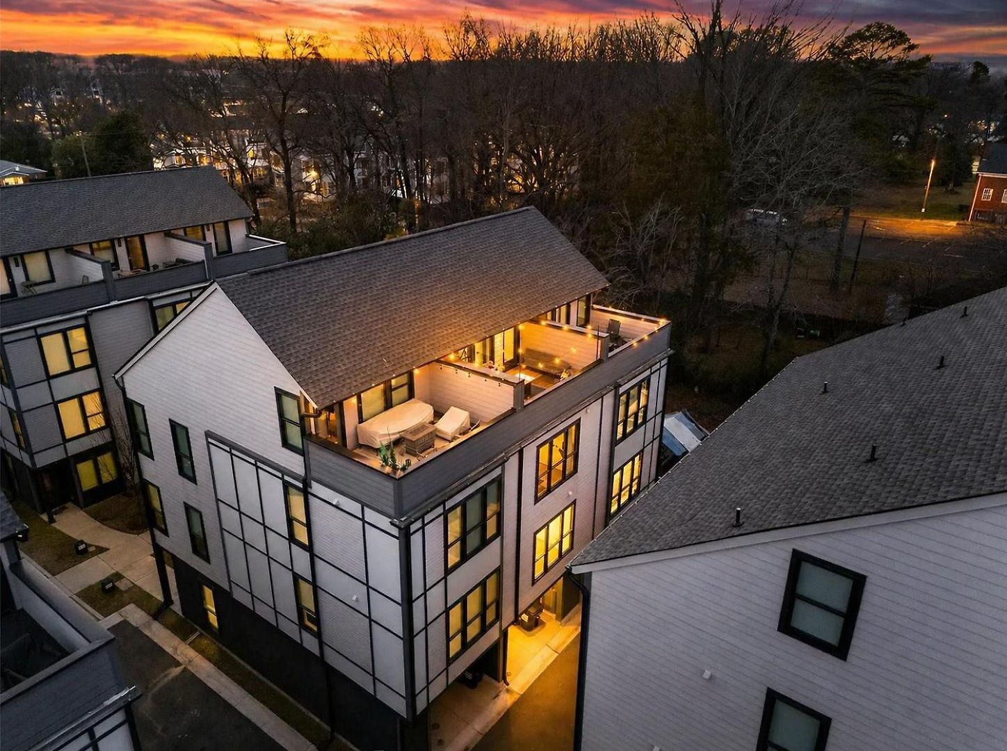 Rooftop King Beds Near Light Rail & Loso *