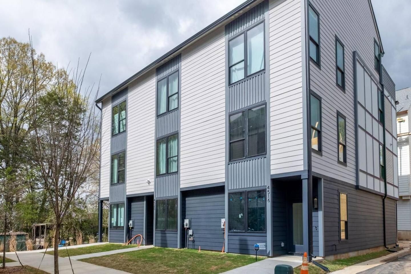 Holiday home Rooftop King Beds Near Light Rail & Loso