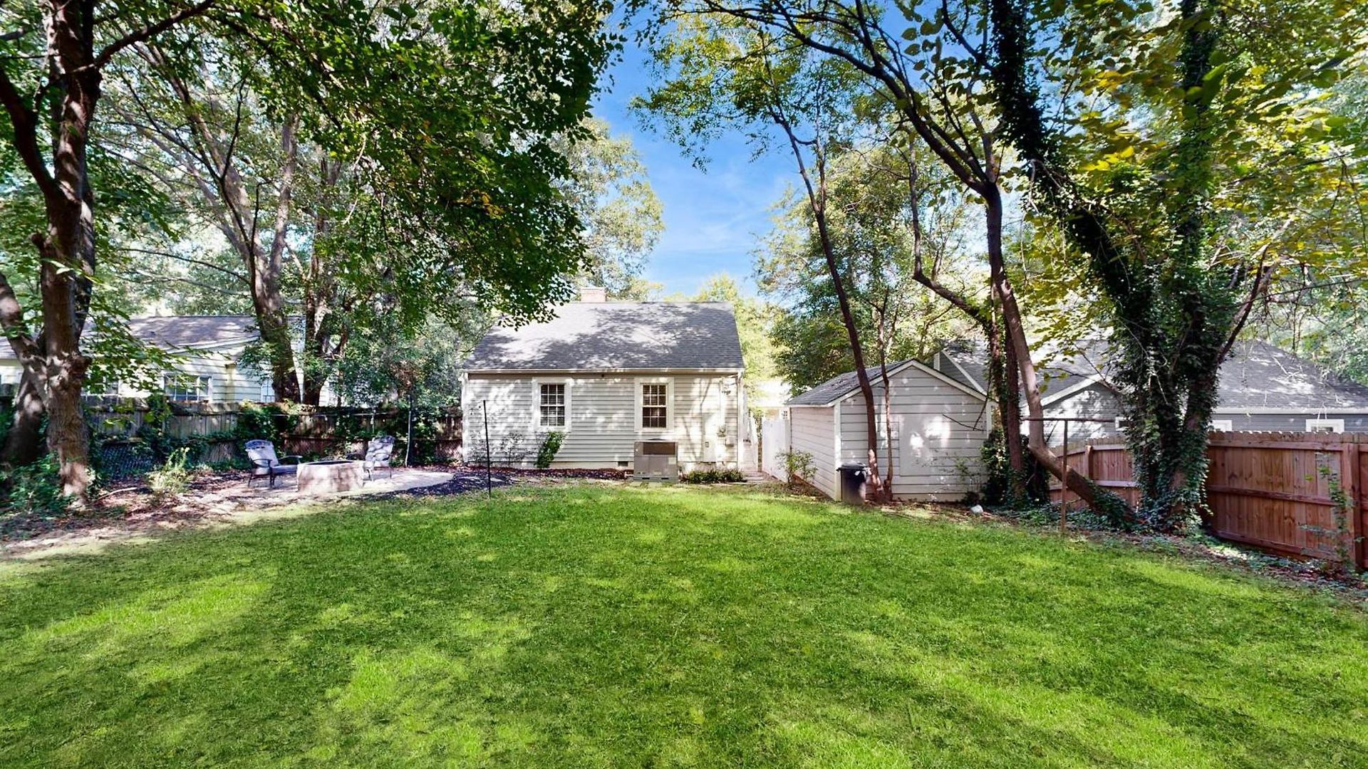 3 Mi To Dtwn Charlotte! Quiet Haven W/ Fenced Yard