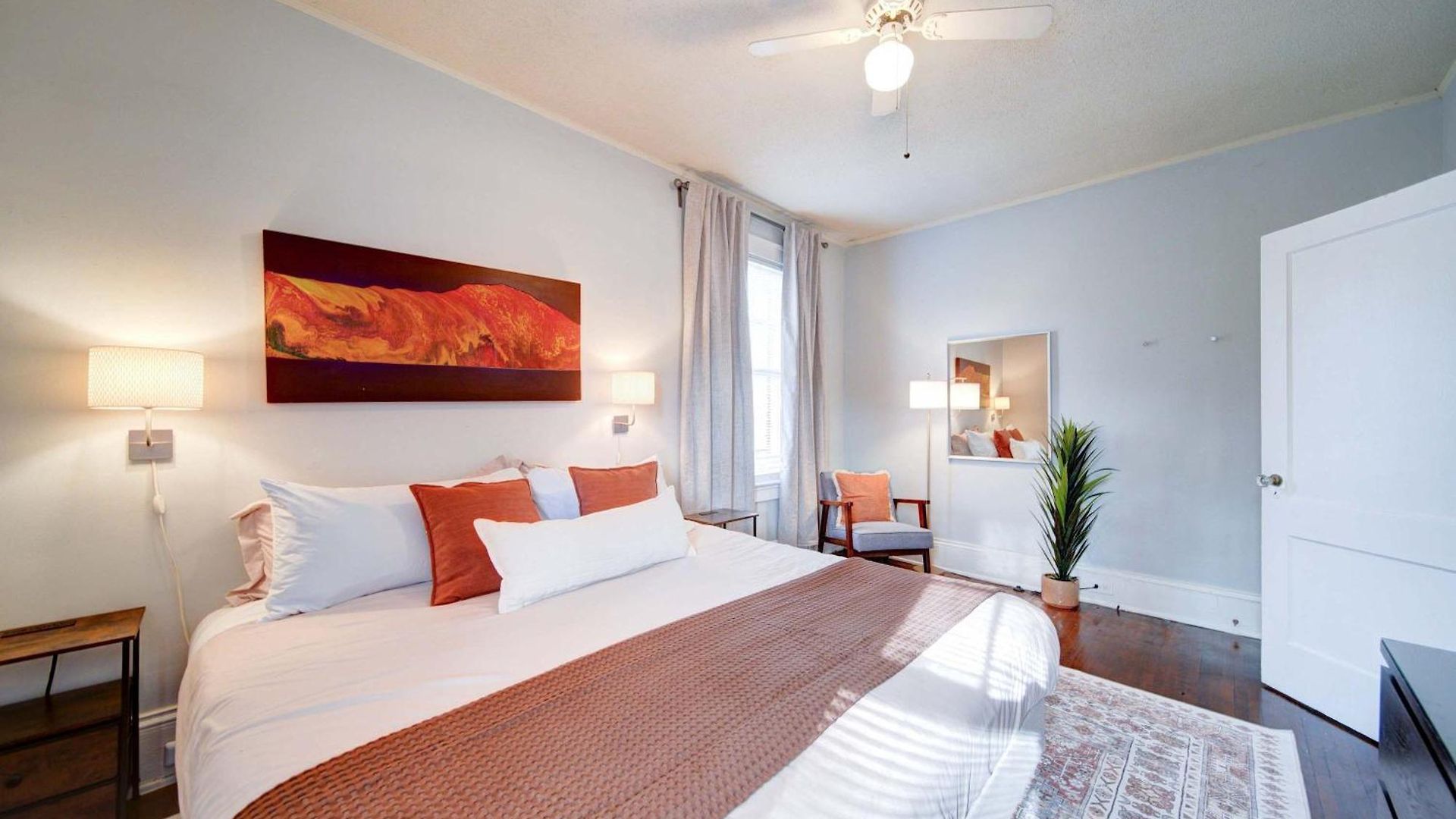 Holiday home Retro 1br In Elizabeth With Porch & Eclectic Design *