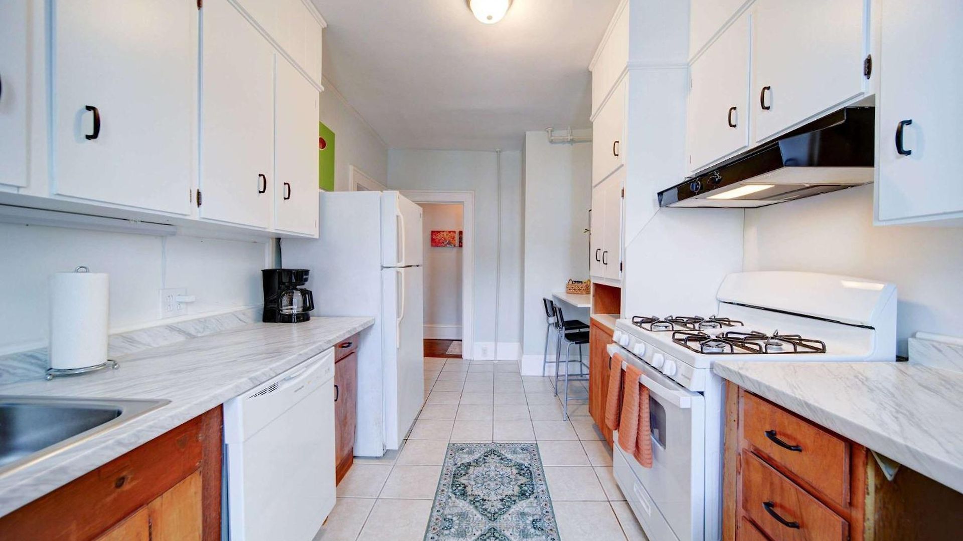 Retro 1br In Elizabeth With Porch & Eclectic Design