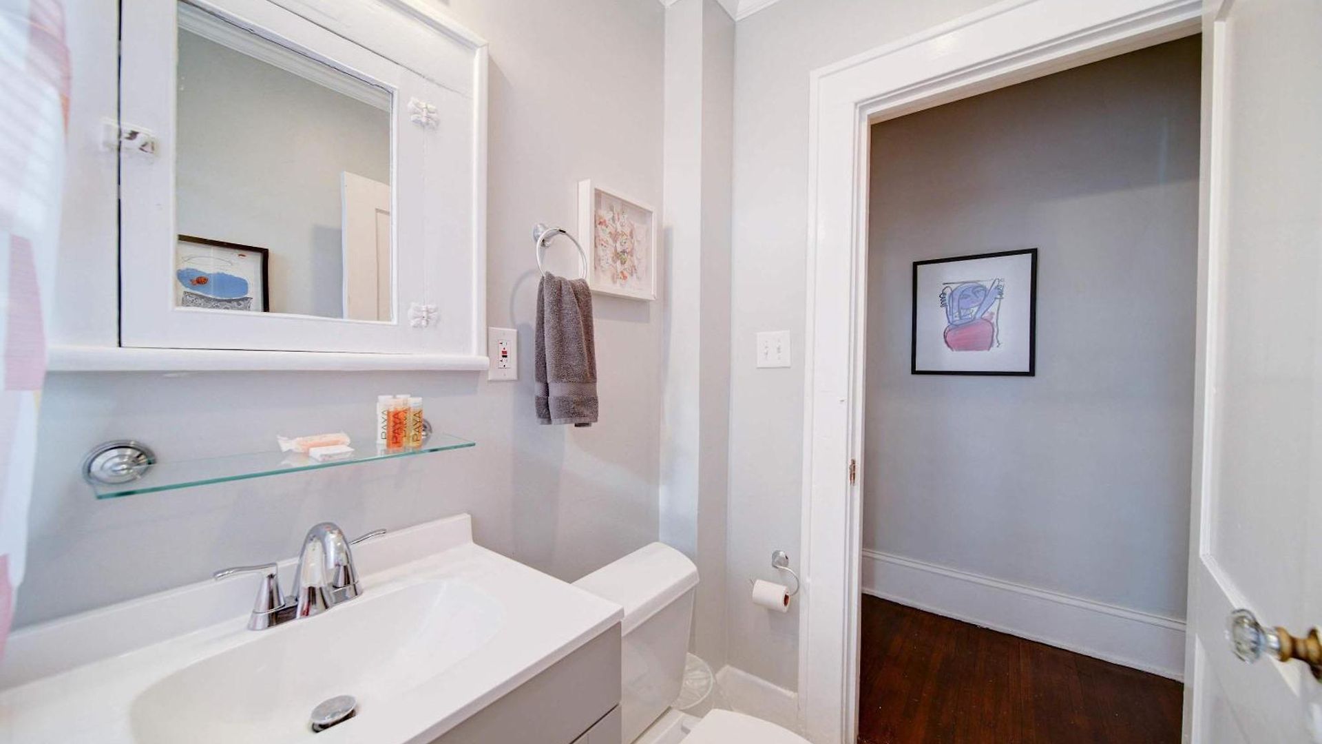 Retro 1br In Elizabeth With Porch & Eclectic Design