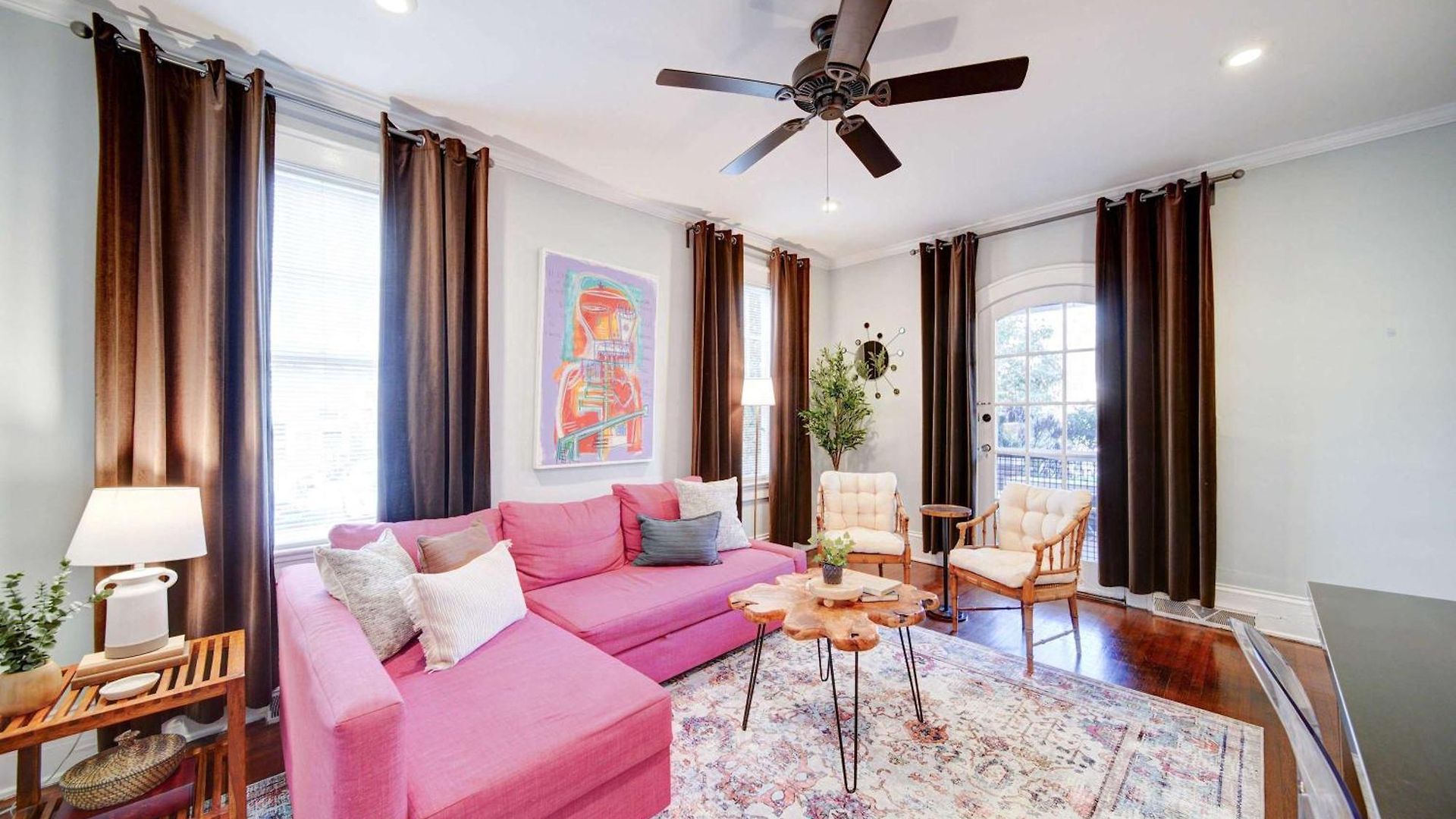 Retro 1br In Elizabeth With Porch & Eclectic Design Holiday home *