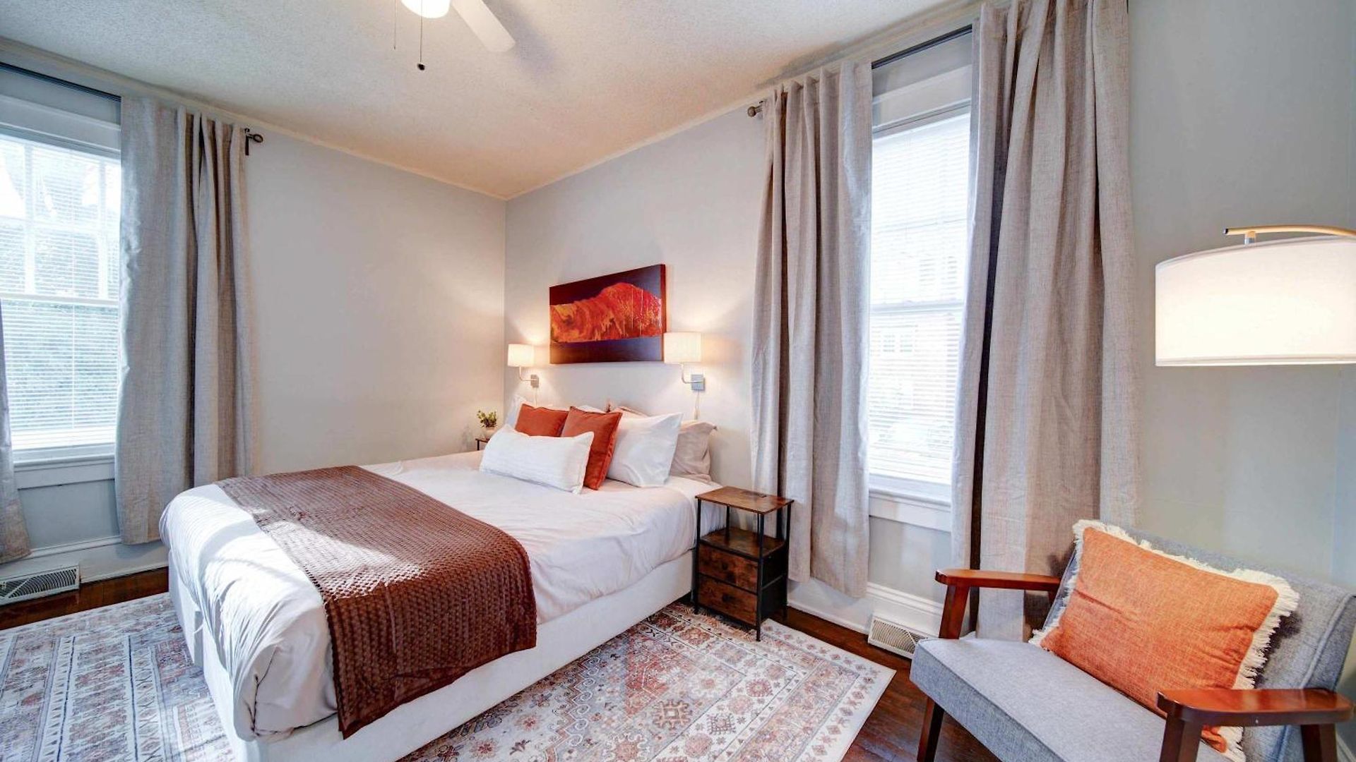 Holiday home Retro 1br In Elizabeth With Porch & Eclectic Design *