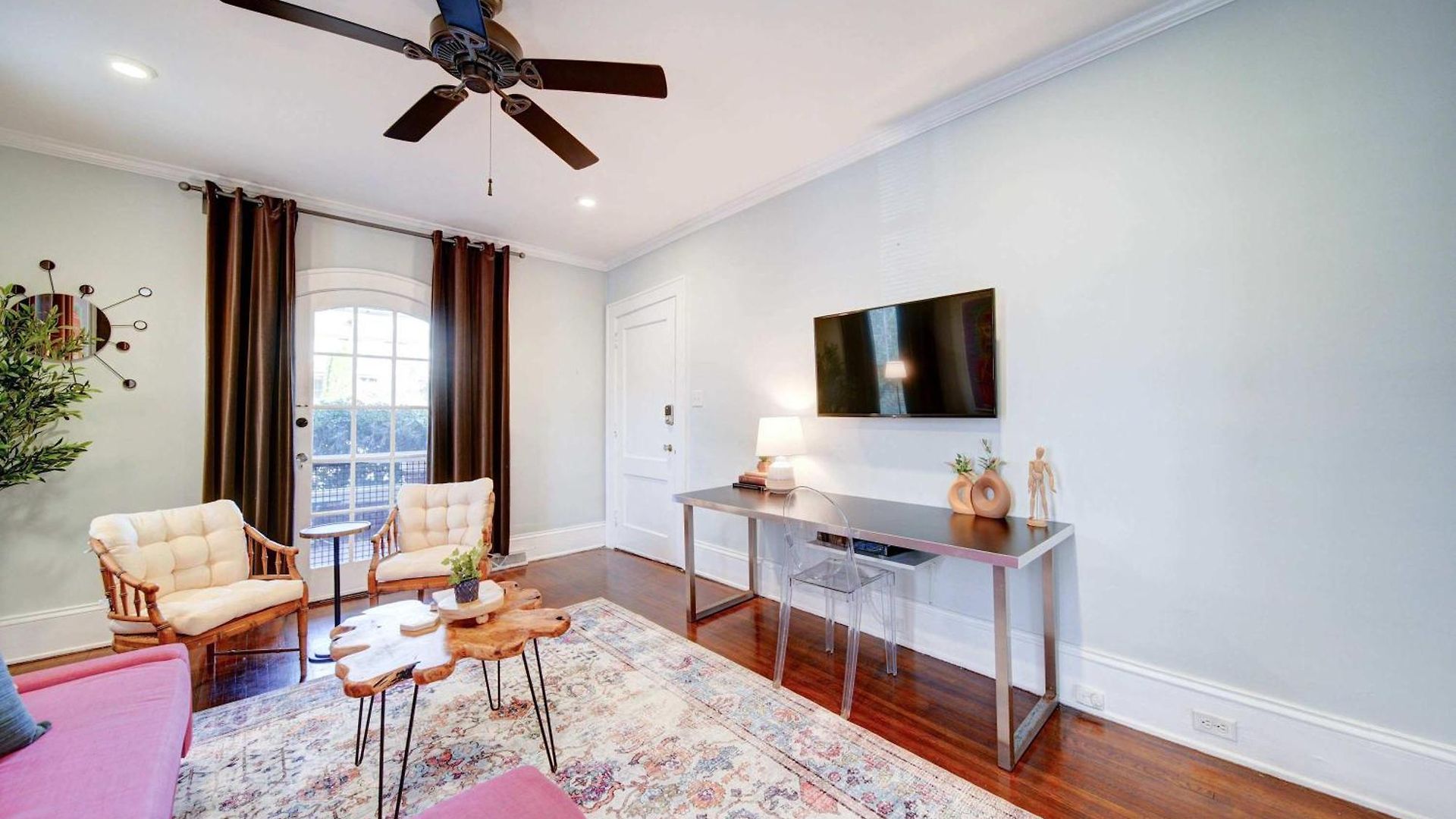 Retro 1br In Elizabeth With Porch & Eclectic Design *