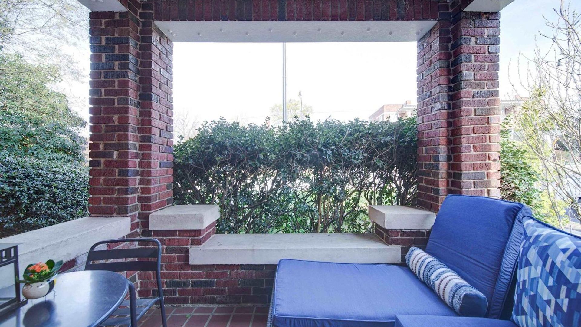 Holiday home Elegant And Colorful 1br With Covered Porch *