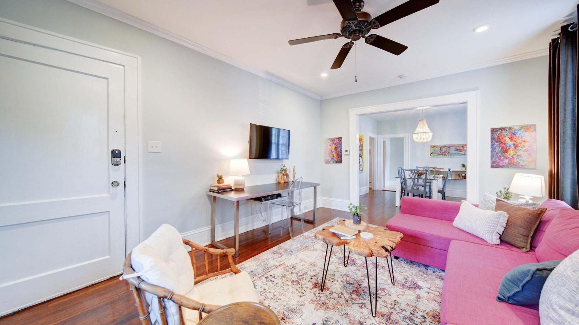 Holiday home Retro 1br In Elizabeth With Porch & Eclectic Design