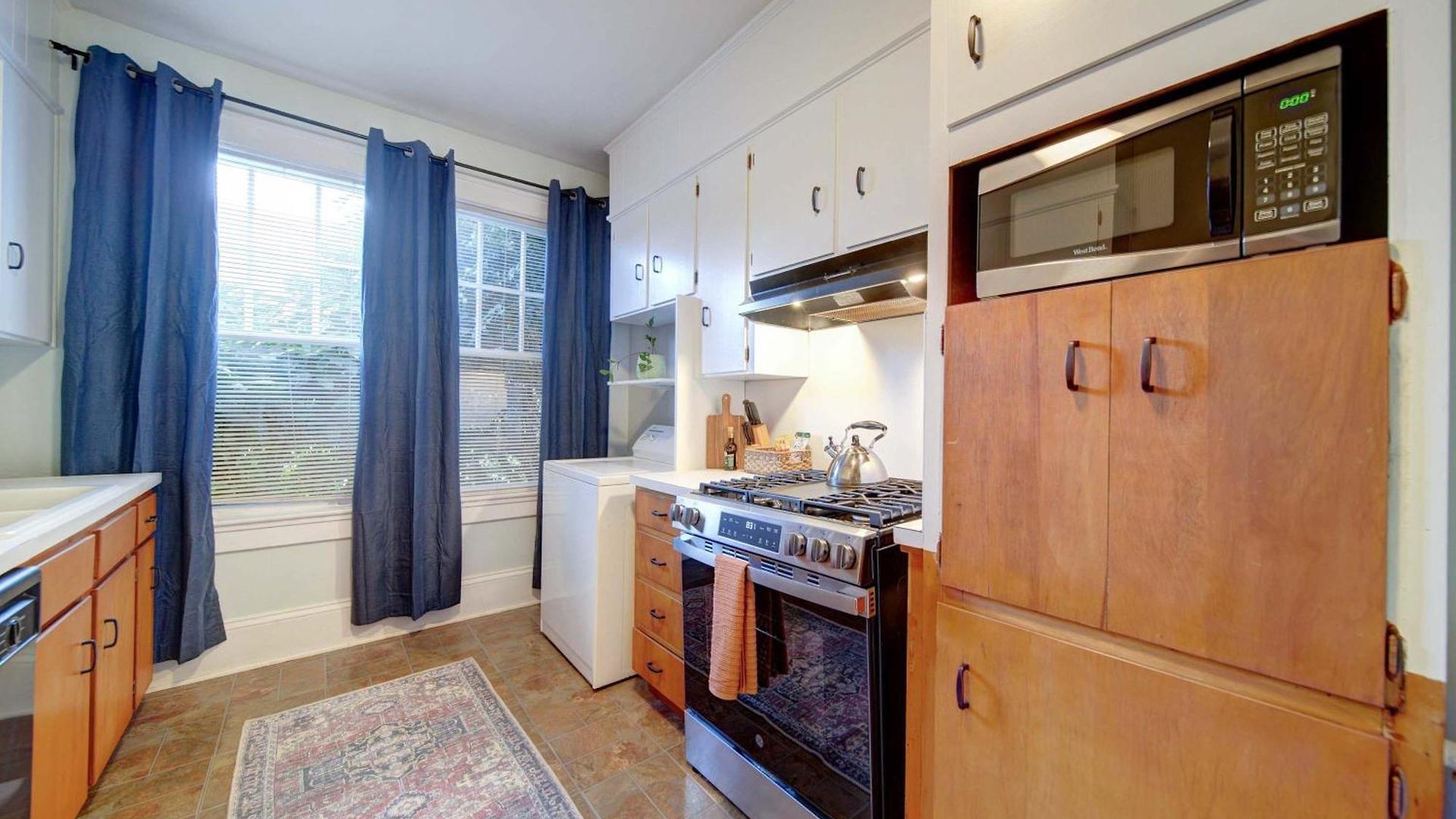 Elegant And Colorful 1br With Covered Porch Holiday home Charlotte