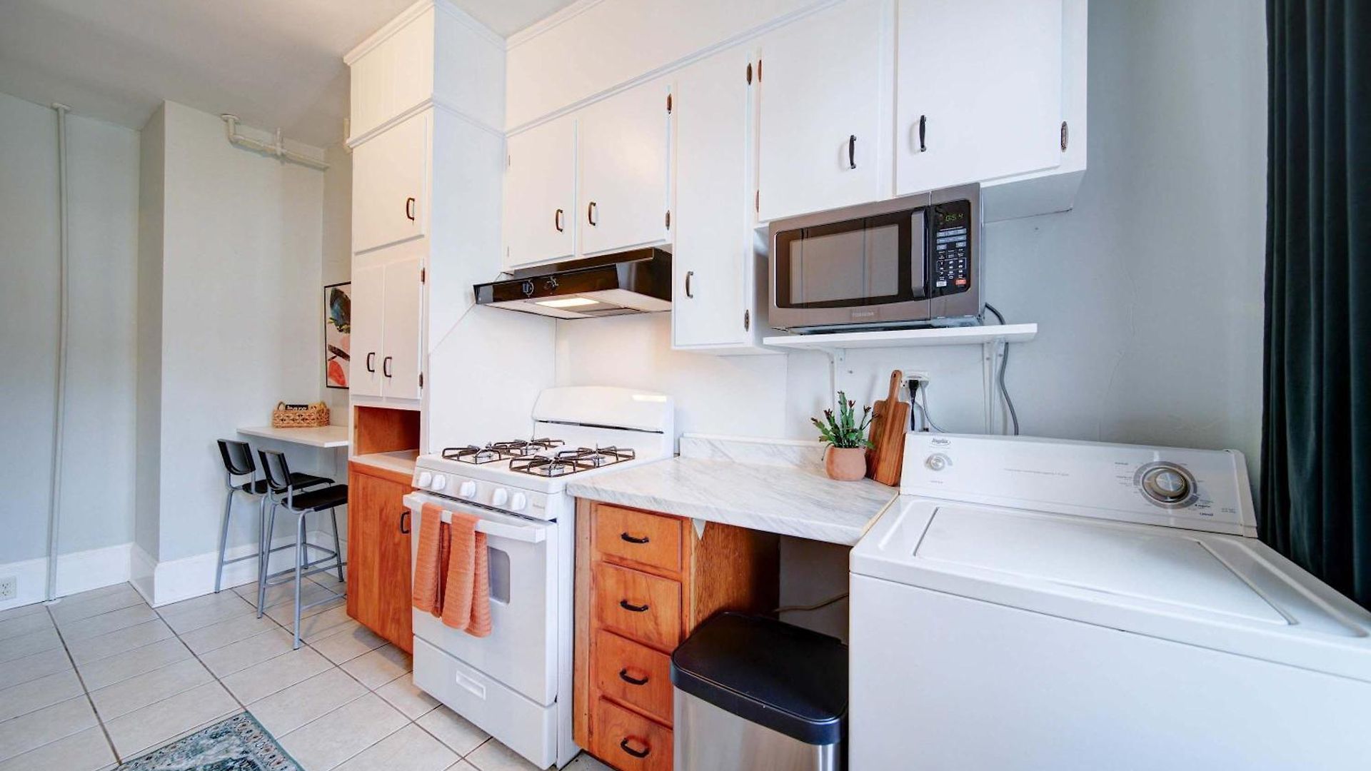 Retro 1br In Elizabeth With Porch & Eclectic Design Charlotte