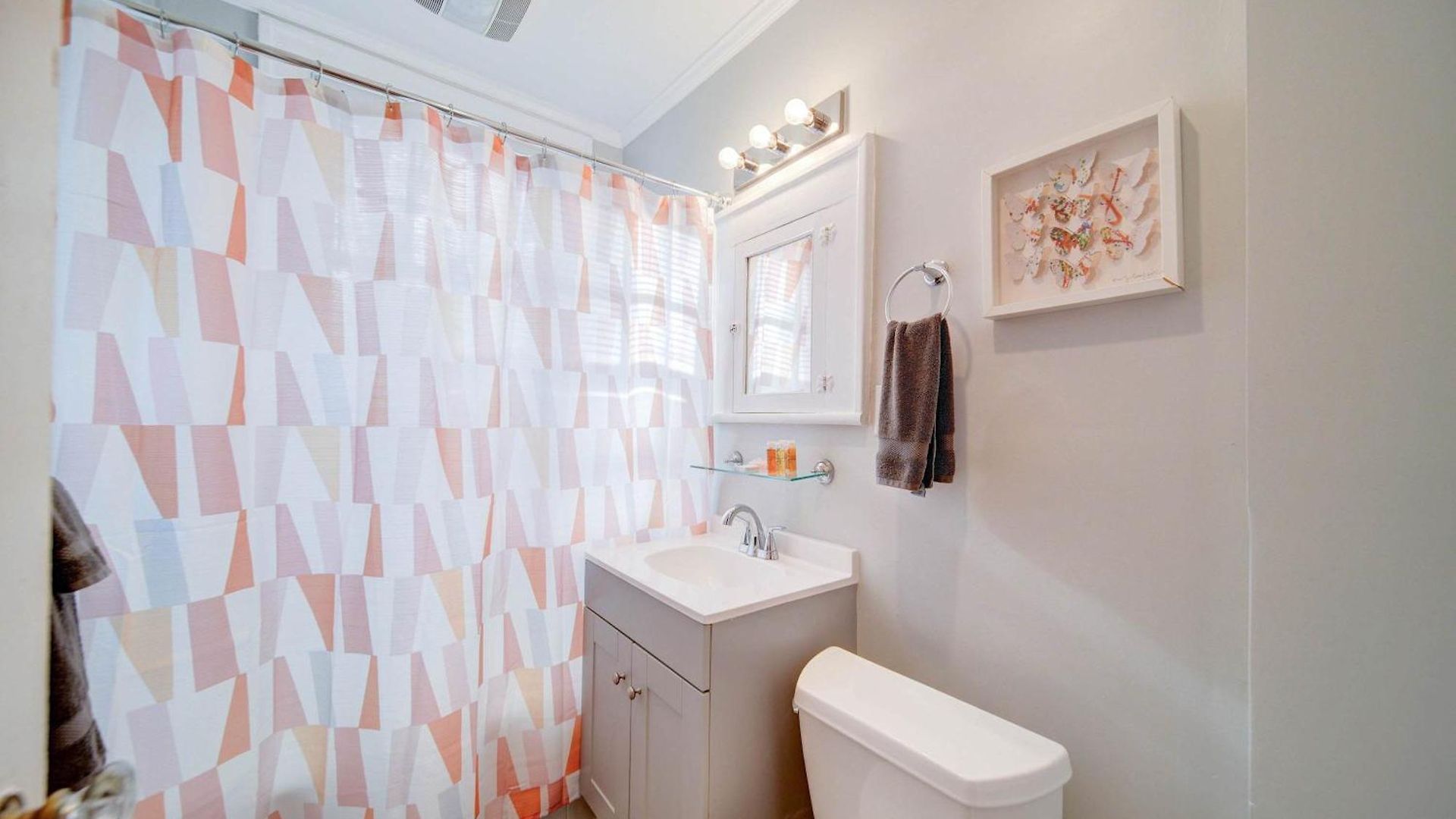 Holiday home Retro 1br In Elizabeth With Porch & Eclectic Design Charlotte