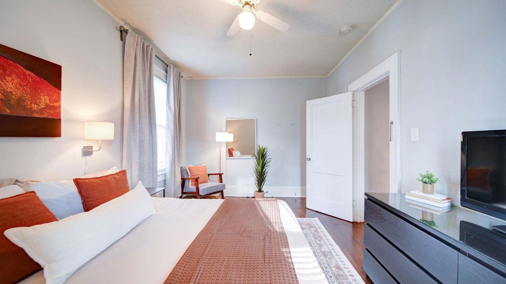 Retro 1br In Elizabeth With Porch & Eclectic Design Holiday home Charlotte