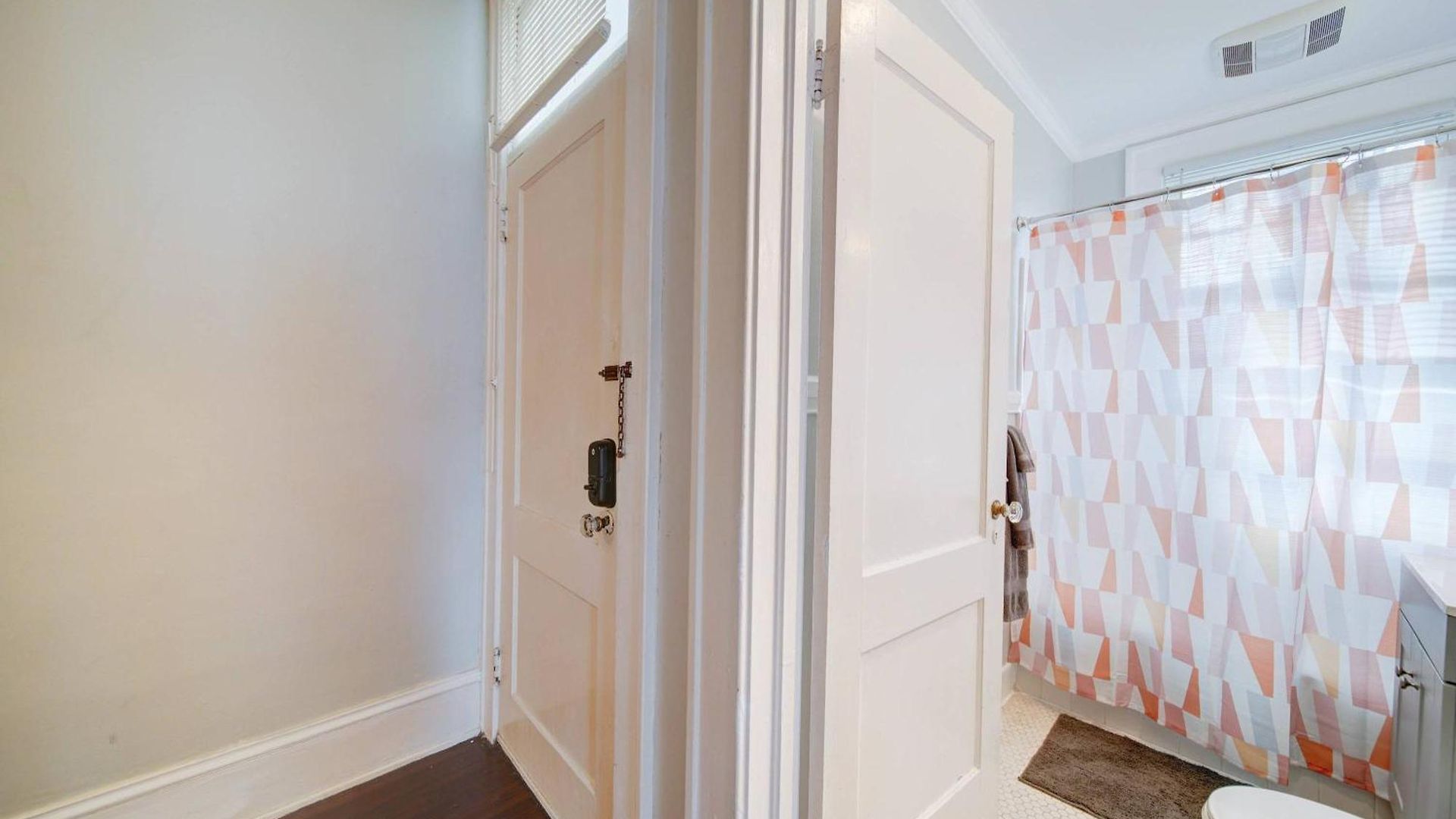 Retro 1br In Elizabeth With Porch & Eclectic Design Charlotte