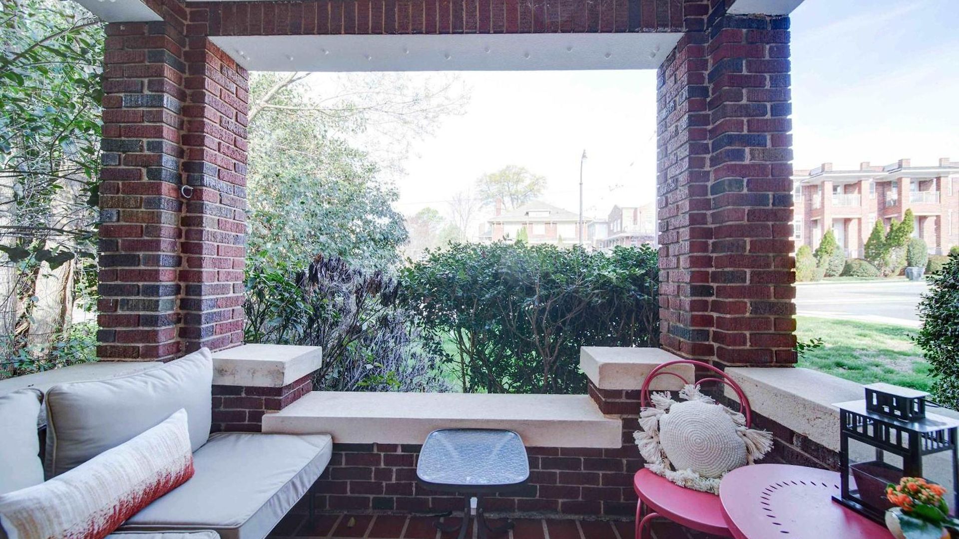 Retro 1br In Elizabeth With Porch & Eclectic Design