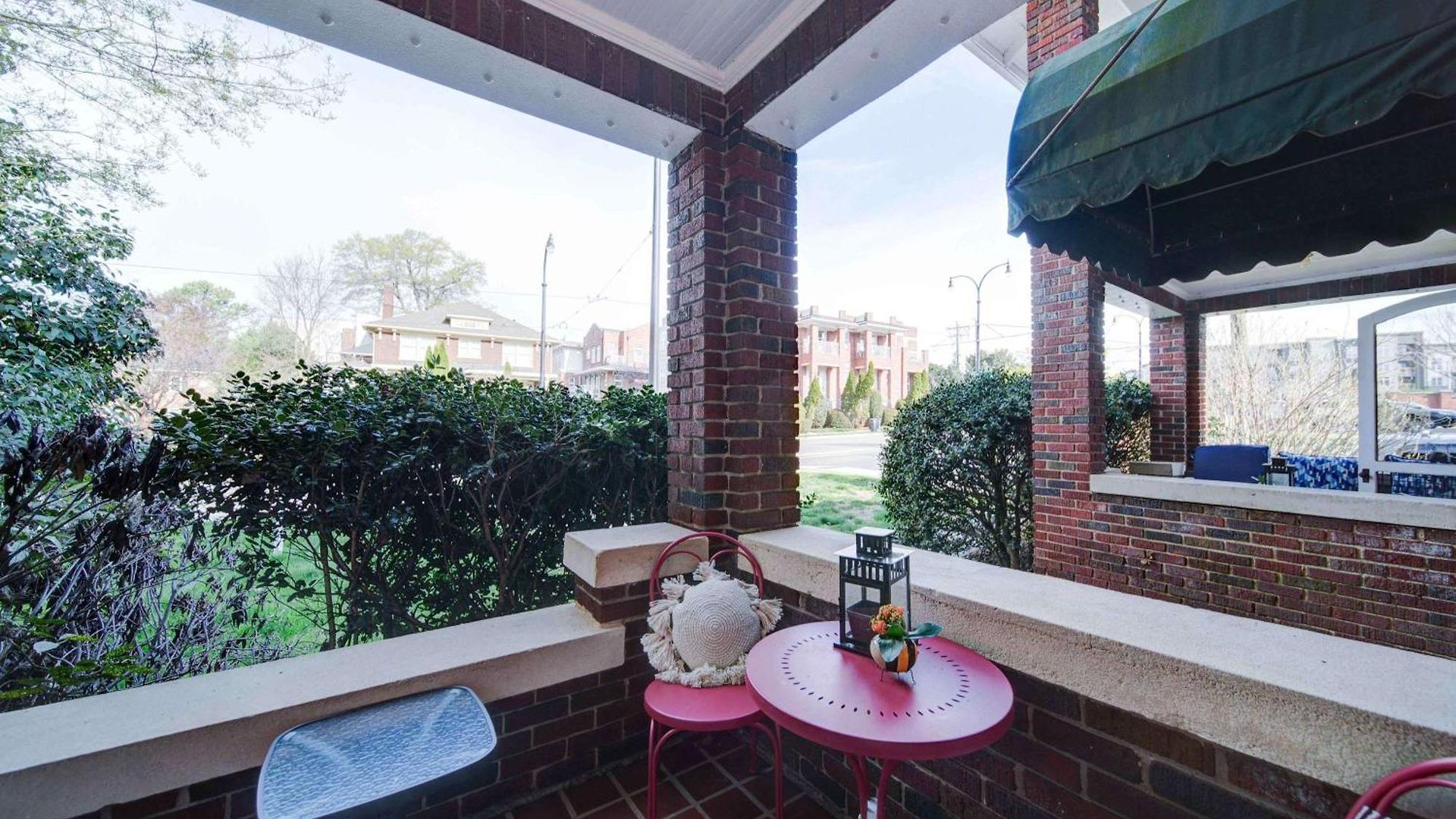 Retro 1br In Elizabeth With Porch & Eclectic Design Charlotte