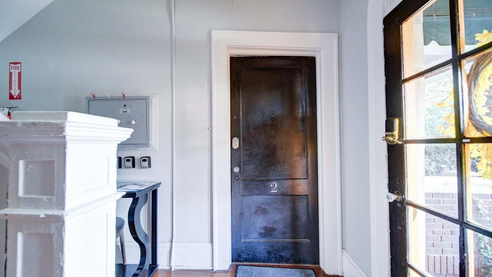 Retro 1br In Elizabeth With Porch & Eclectic Design Holiday home