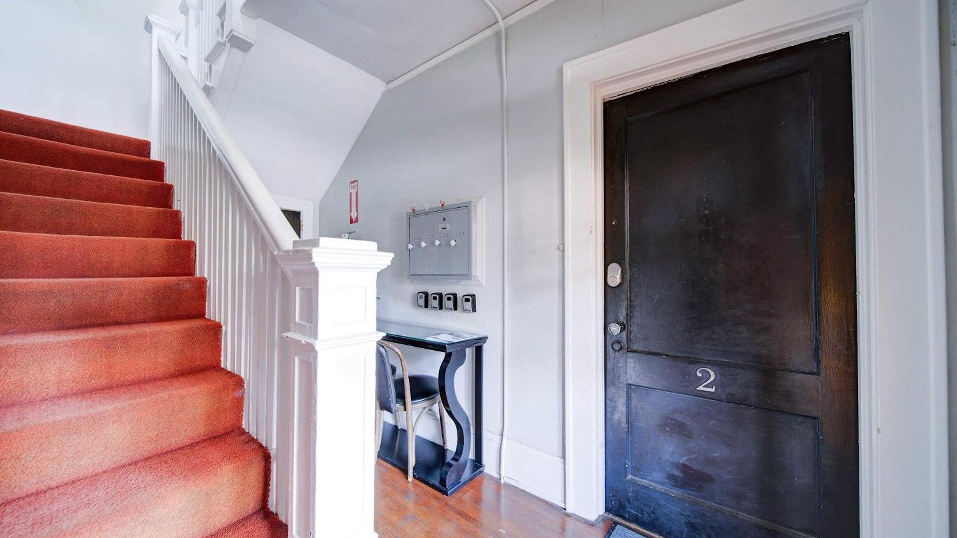 Retro 1br In Elizabeth With Porch & Eclectic Design