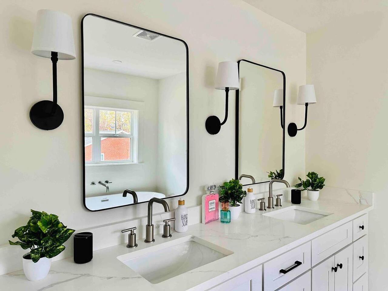 Bold Uptown Retreat - Hot Tub - 6 Beds Charlotte