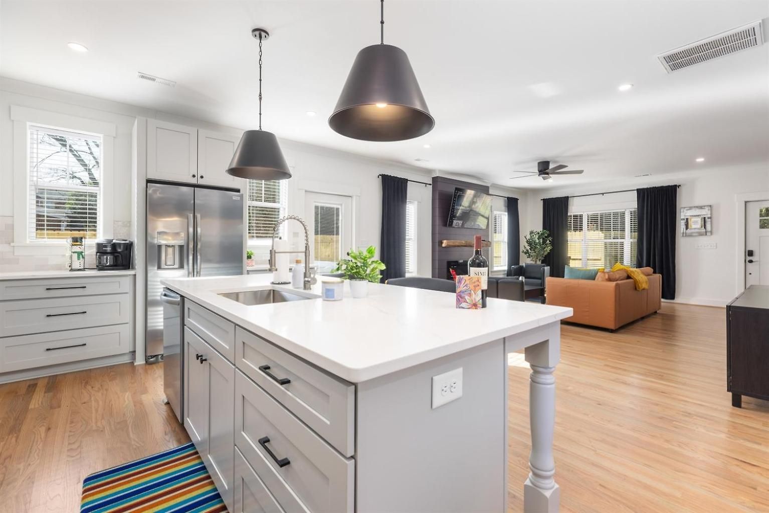 Bold Uptown Retreat - Hot Tub - 6 Beds Holiday home *