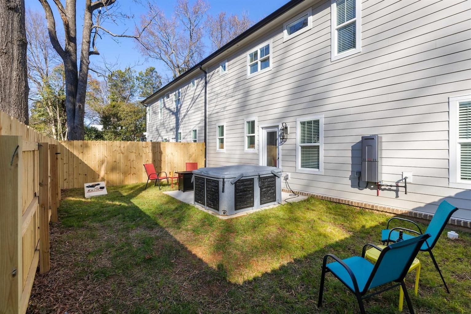 Hot Tub Fire Pit Chefs Kitchen Near Uptown *