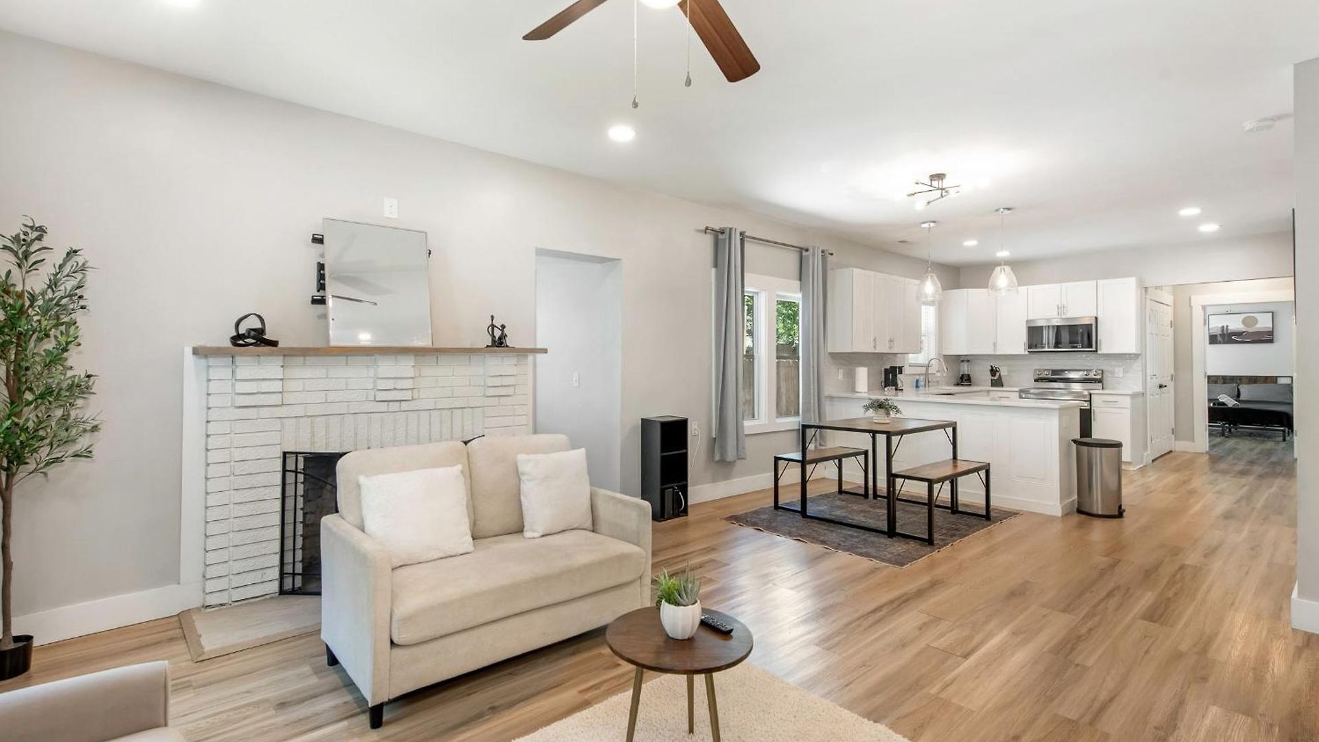 Holiday home 4 Bedroom With Hot Tub, Corn Hole, & Smart Tv! Minutes To Uptown, Airport, Dining And Entertainment - Charlotte