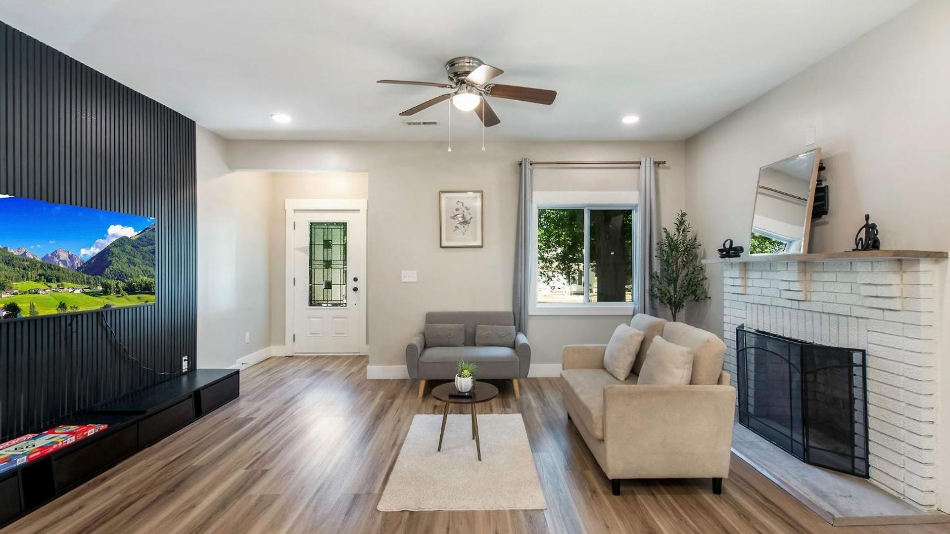 4 Bedroom With Hot Tub, Corn Hole, & Smart Tv! Minutes To Uptown, Airport, Dining And Entertainment -