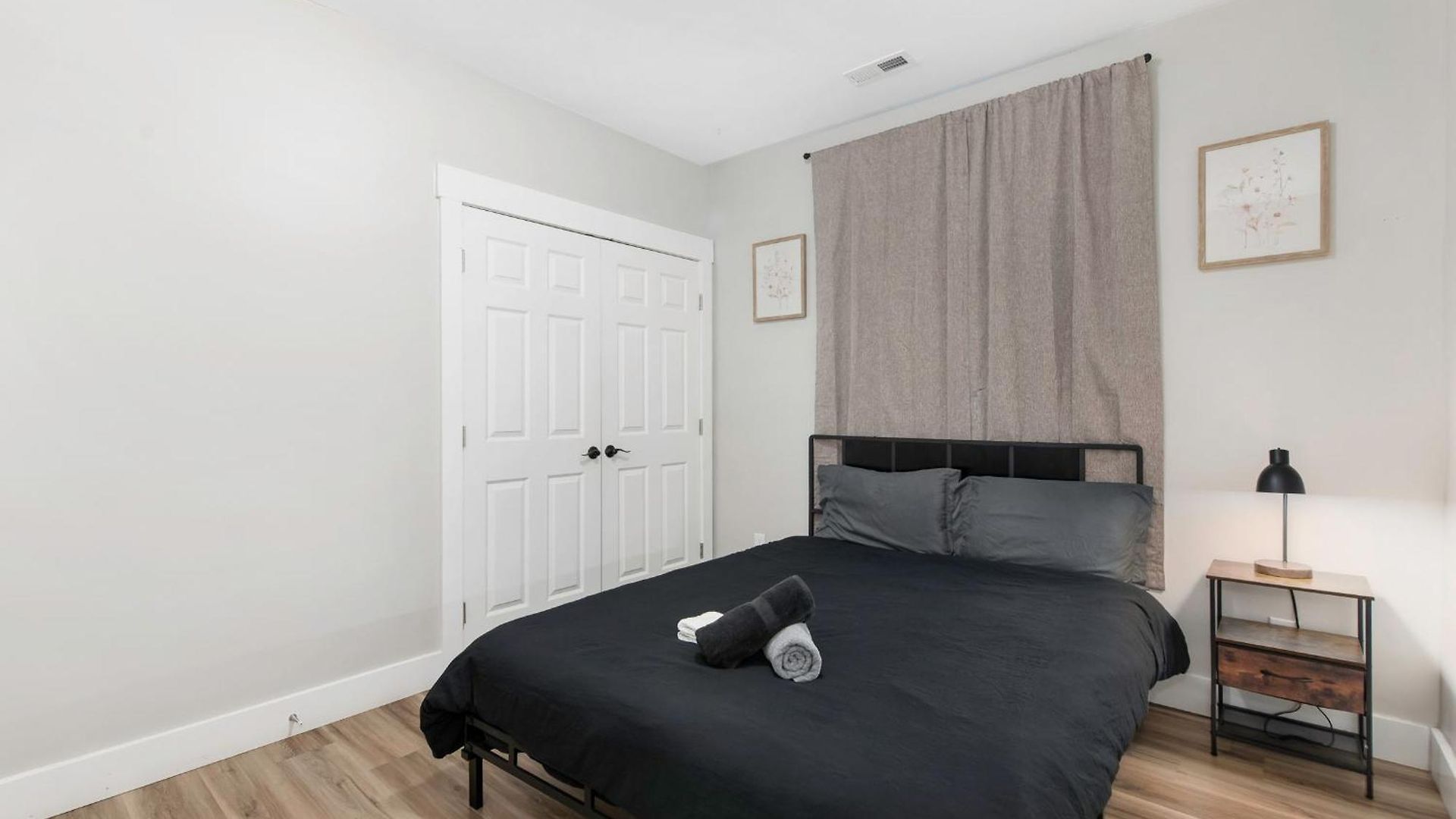 4 Bedroom With Hot Tub, Corn Hole, & Smart Tv! Minutes To Uptown, Airport, Dining And Entertainment - Holiday home *