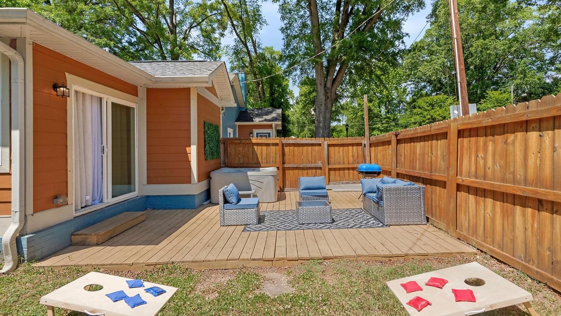 Holiday home 4 Bedroom With Hot Tub, Corn Hole, & Smart Tv! Minutes To Uptown, Airport, Dining And Entertainment -