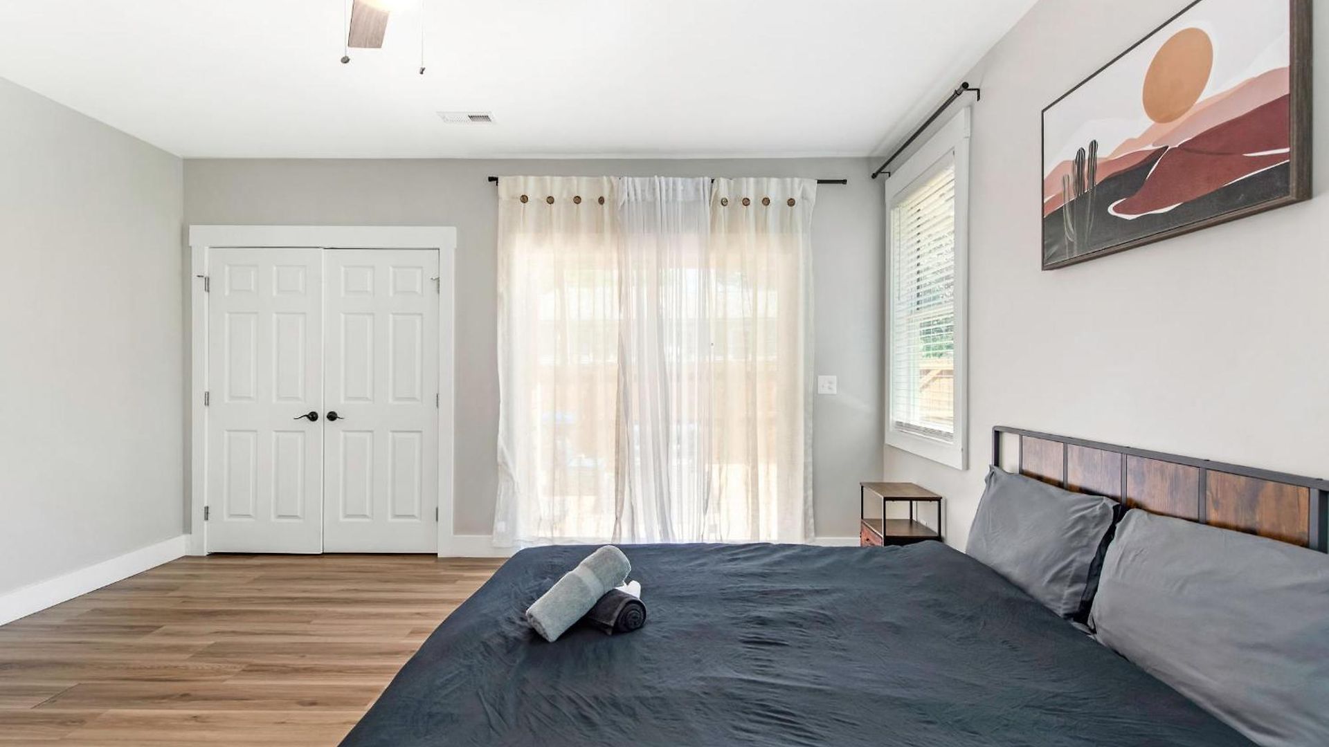 Holiday home 4 Bedroom With Hot Tub, Corn Hole, & Smart Tv! Minutes To Uptown, Airport, Dining And Entertainment -