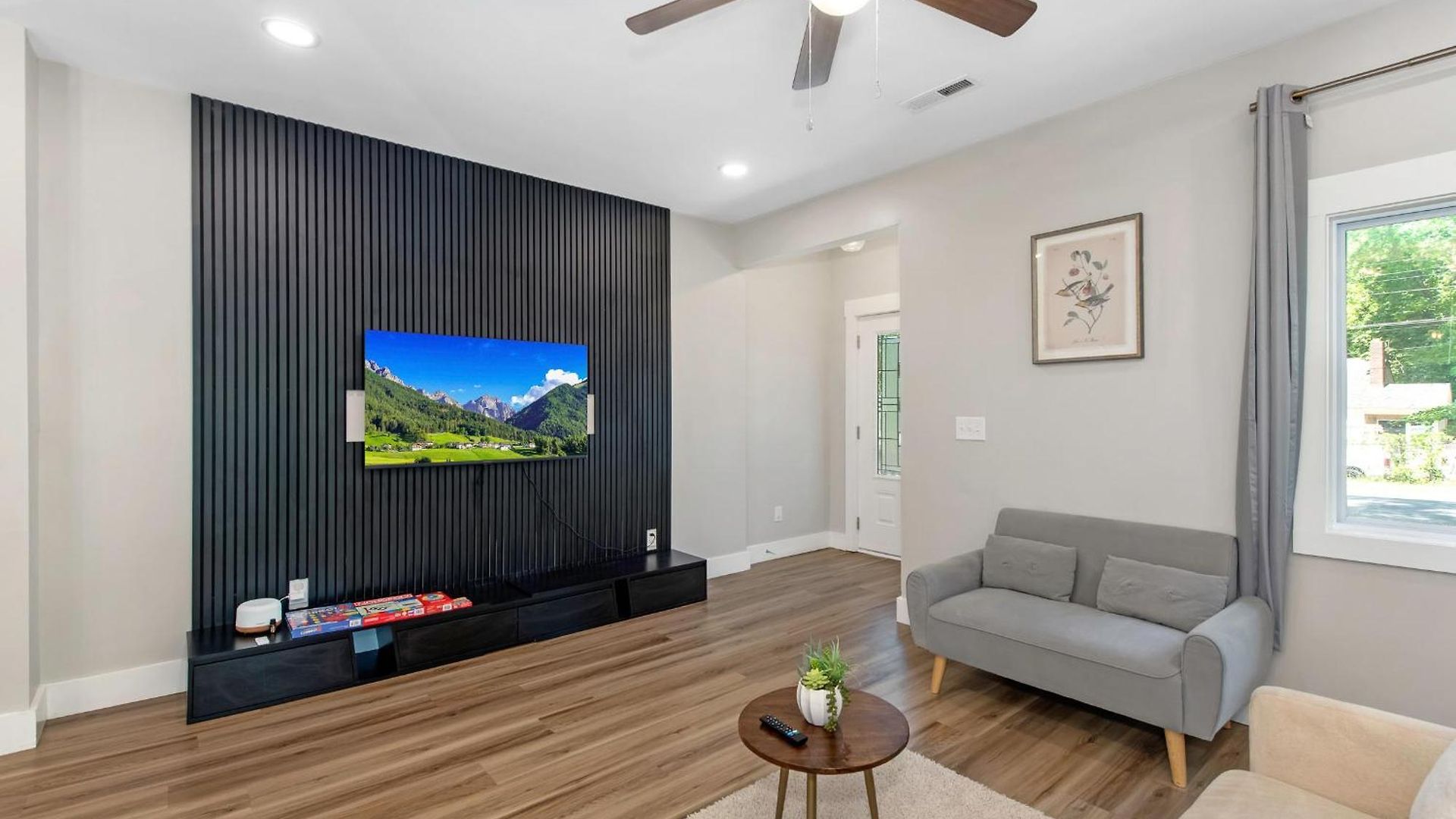 4 Bedroom With Hot Tub, Corn Hole, & Smart Tv! Minutes To Uptown, Airport, Dining And Entertainment - *