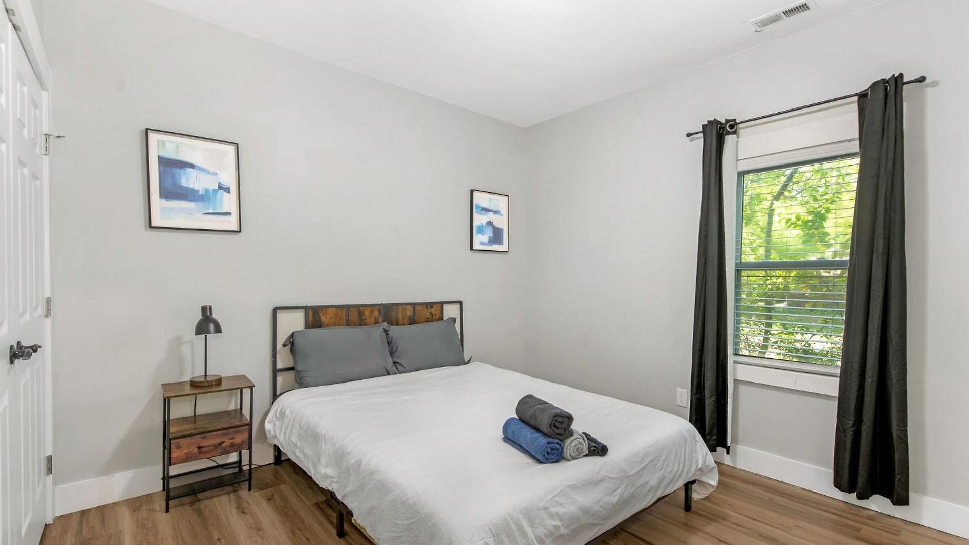 Holiday home 4 Bedroom With Hot Tub, Corn Hole, & Smart Tv! Minutes To Uptown, Airport, Dining And Entertainment -