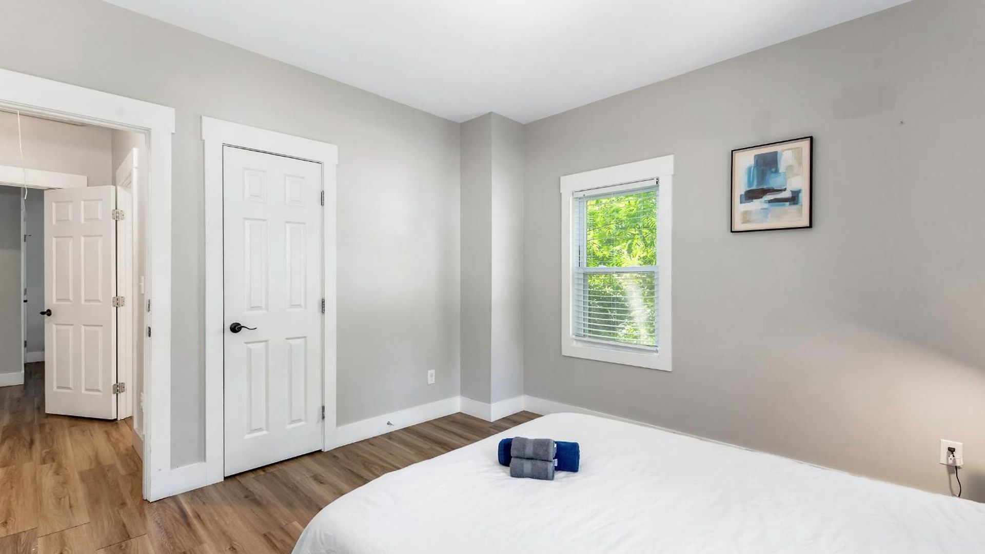 4 Bedroom With Hot Tub, Corn Hole, & Smart Tv! Minutes To Uptown, Airport, Dining And Entertainment - *