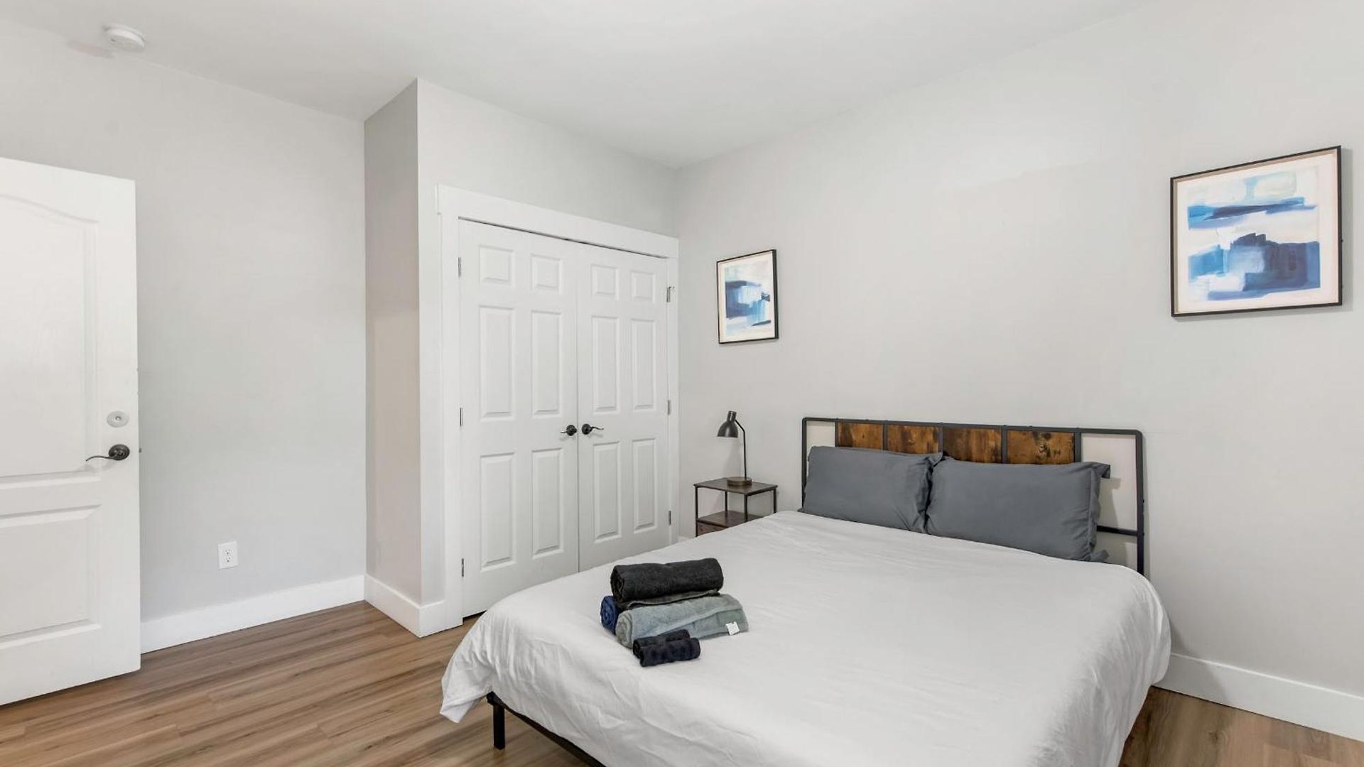 4 Bedroom With Hot Tub, Corn Hole, & Smart Tv! Minutes To Uptown, Airport, Dining And Entertainment - *