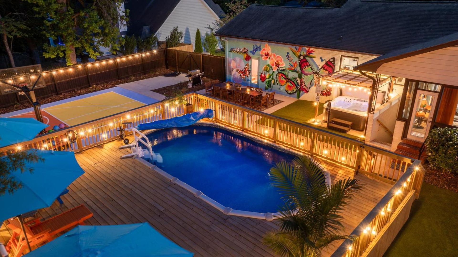 Holiday home Pool Oasis With Hot Tub, Pickleball Court And Games Near Uptown