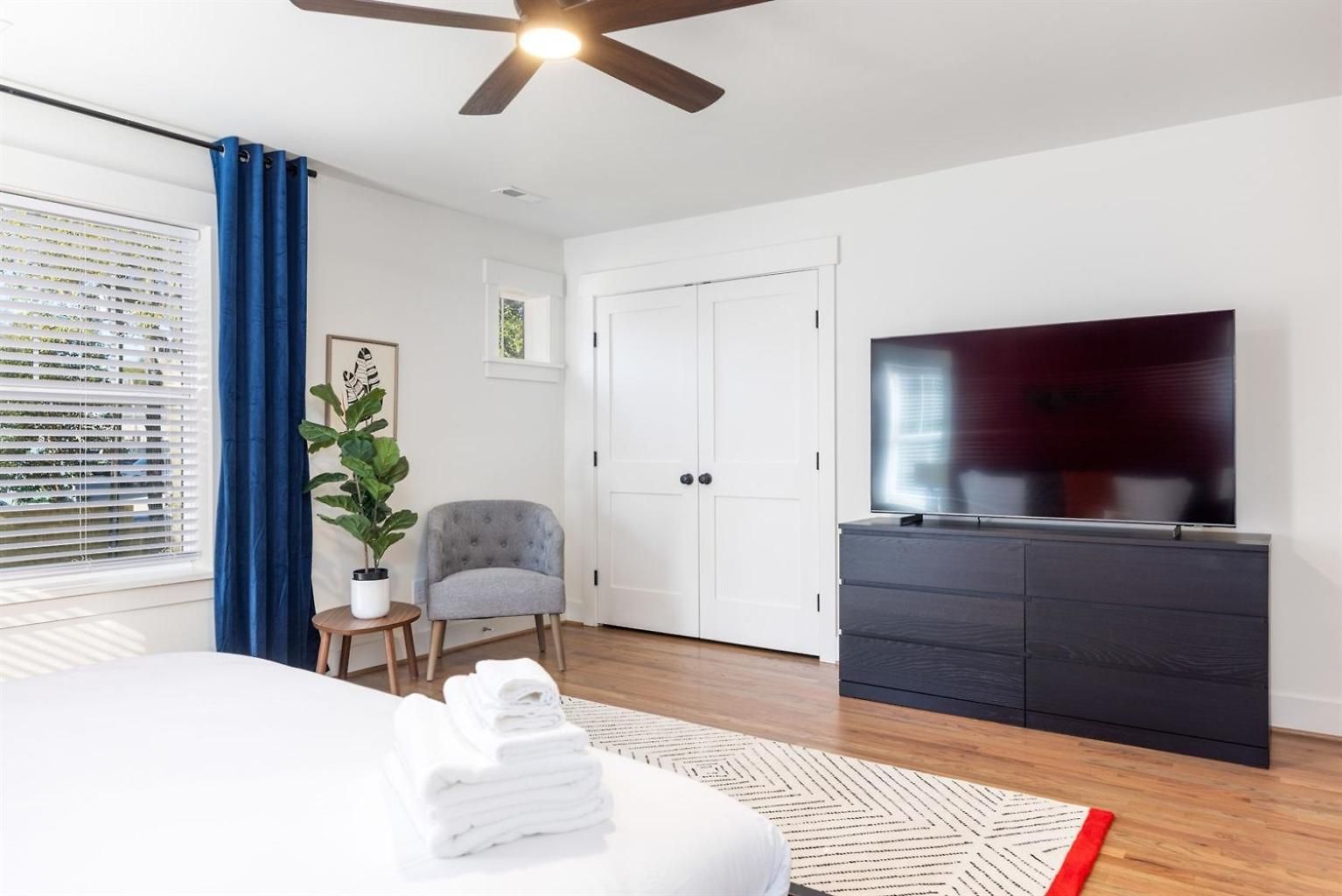 Bold Uptown Retreat - Hot Tub - 6 Beds Charlotte