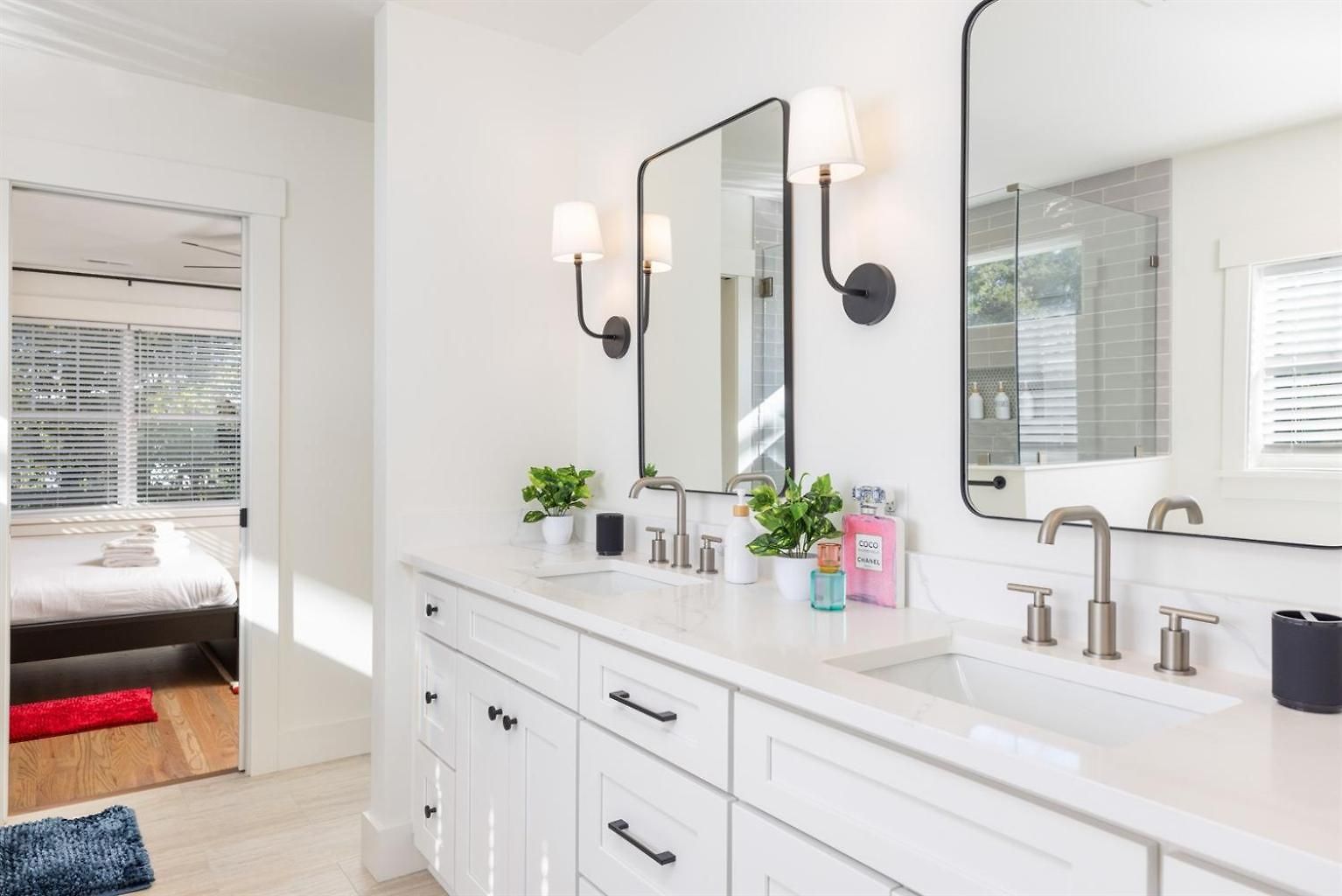 Bold Uptown Retreat - Hot Tub - 6 Beds
