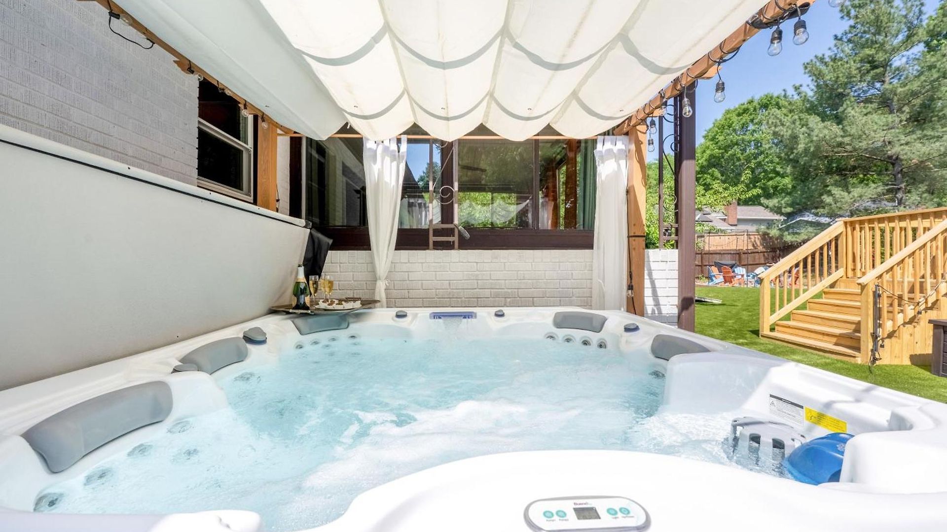 Pool Oasis With Hot Tub, Pickleball Court And Games Near Uptown Holiday home *