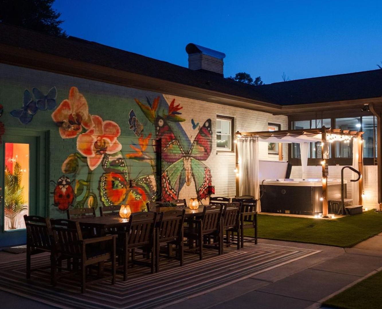Pool Oasis With Hot Tub, Pickleball Court And Games Near Uptown Charlotte