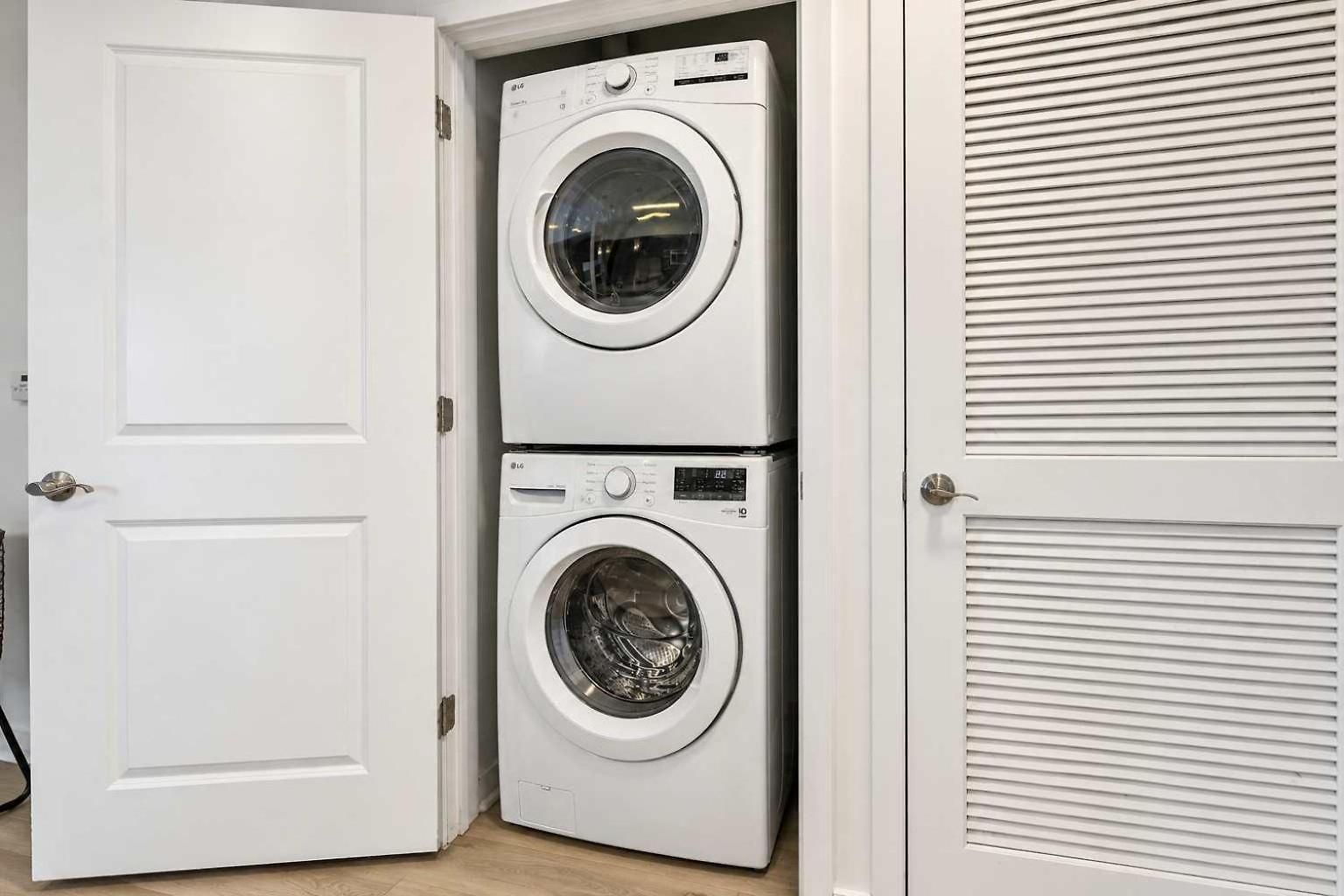 Urban Comfort 1bd Sleeps 6 Dt 5 Min Gym & Parking Apartment