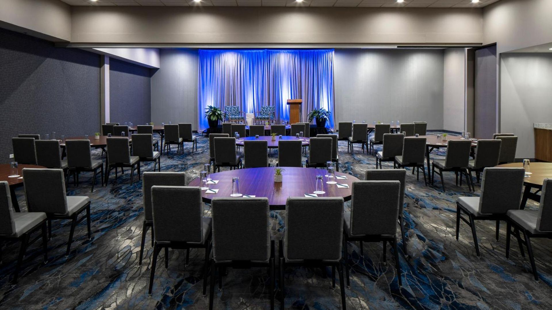 Fairfield & By Marriott Uptown Hotel 3*
