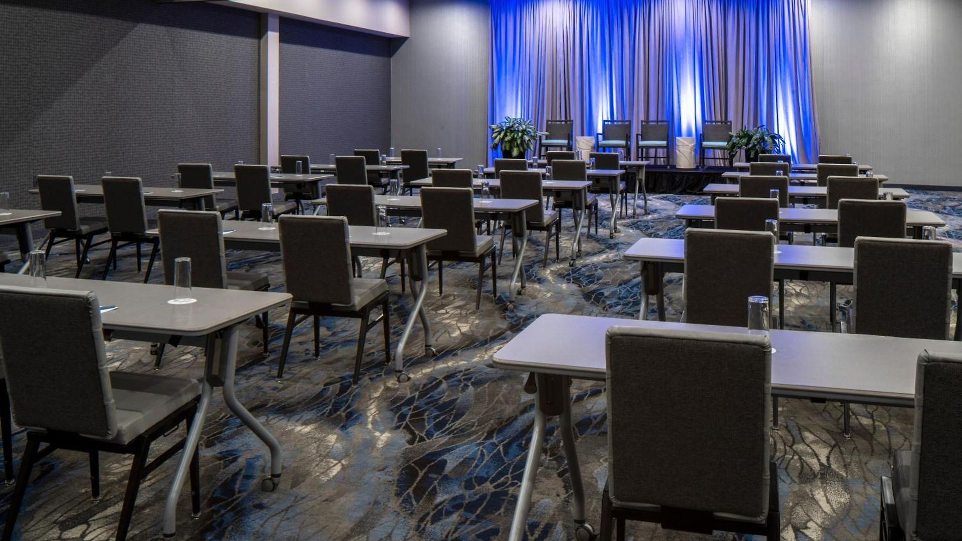 Hotel Fairfield & By Marriott Uptown 3*