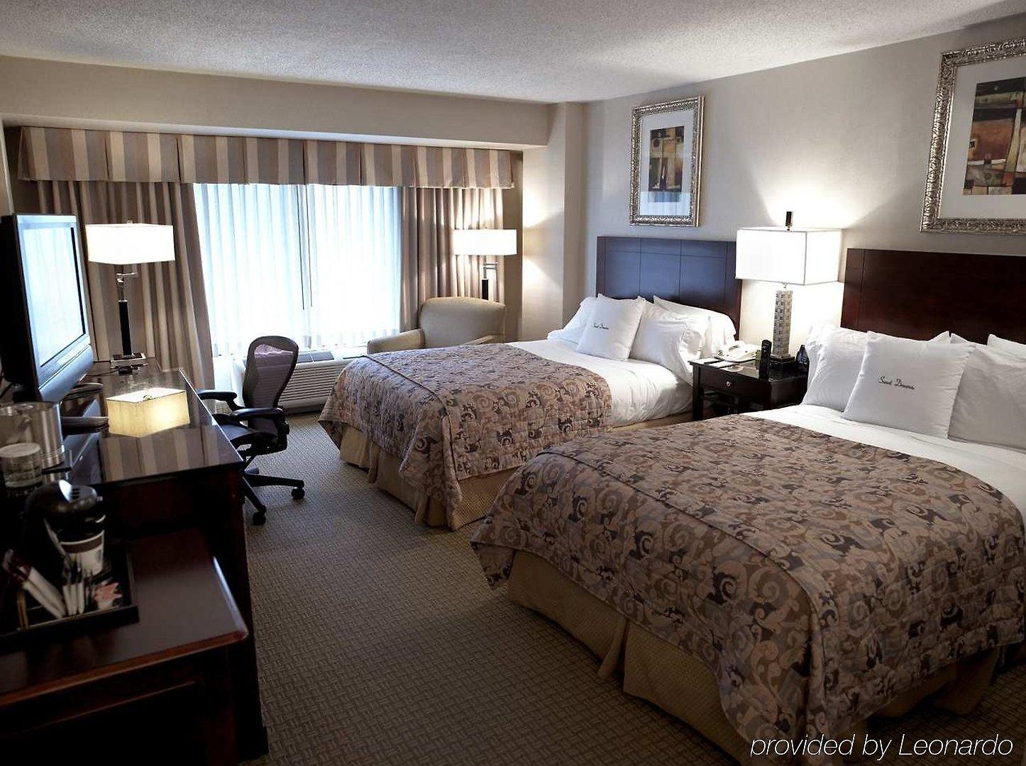Doubletree By Hilton Airport