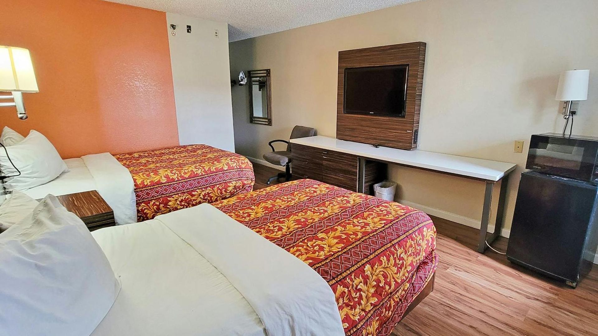 Motel & 4 Less 2*