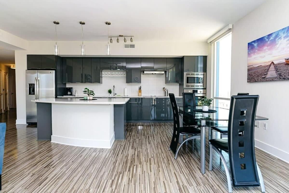 Uptown 2br Furnished *