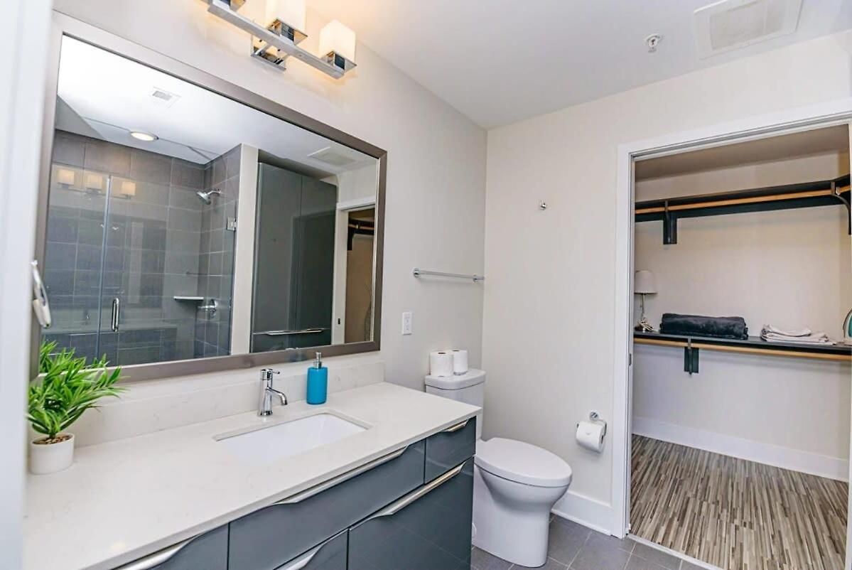 Uptown 2br Furnished Apartment
