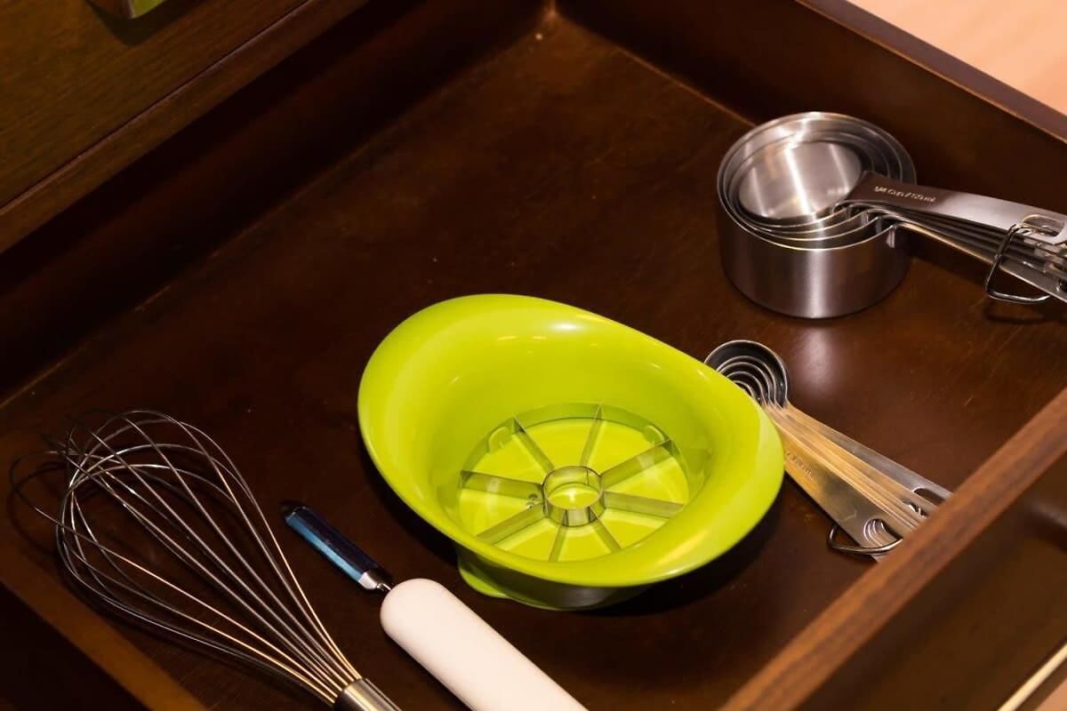 Uptown 2br Furnished Apartment *