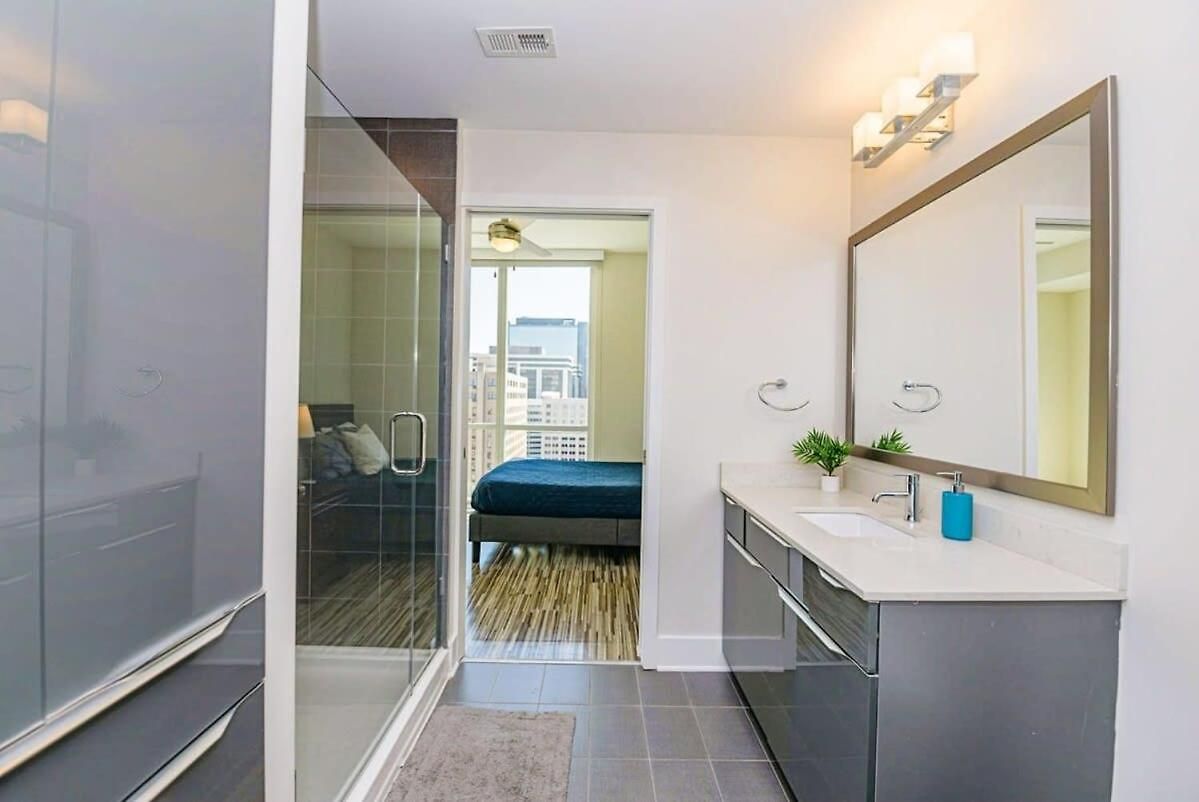 2br Uptown Furnished Apts